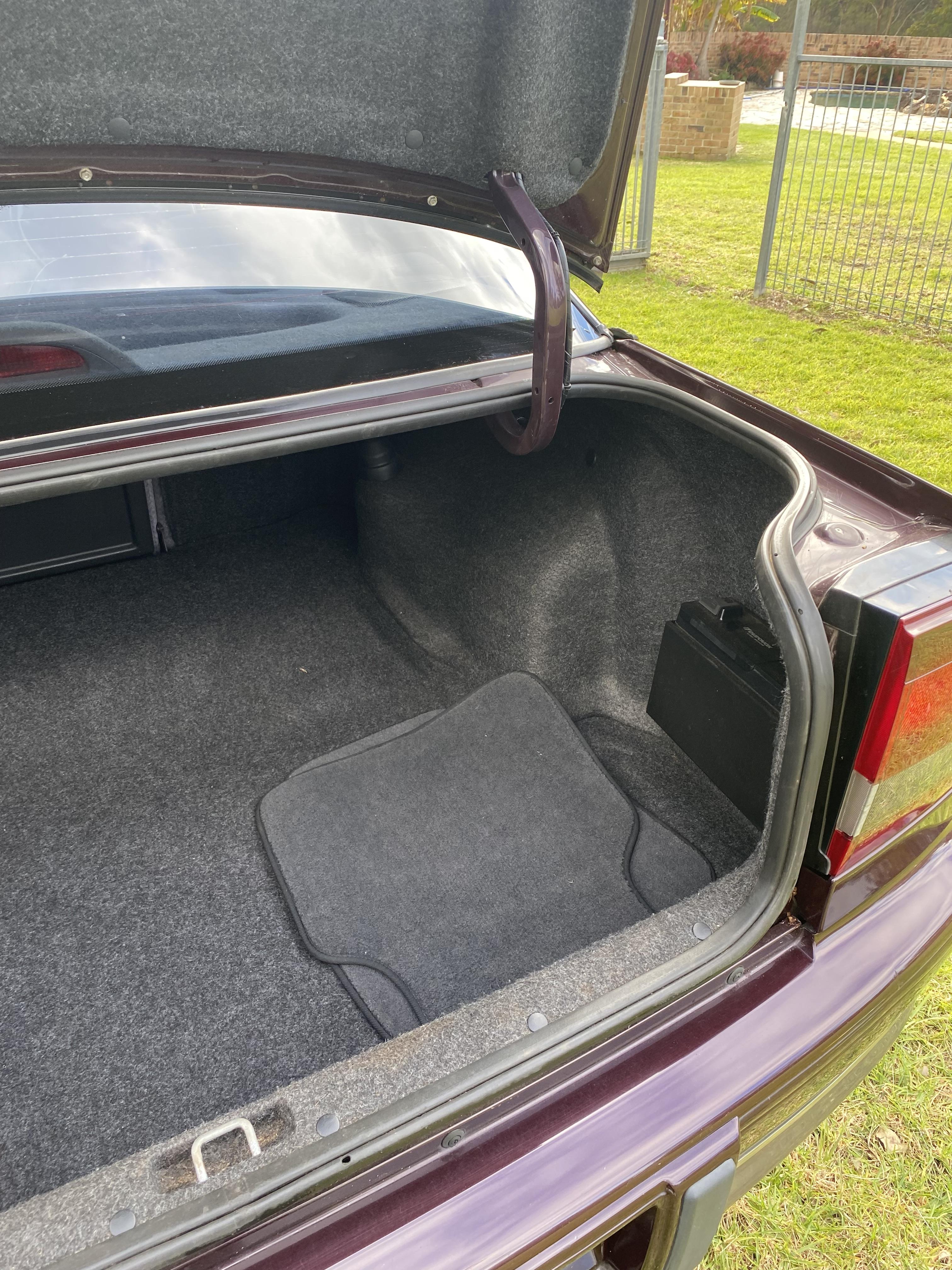 1996 HOLDEN STATESMAN VS V8 4 SP AUTOMATIC 4D SEDAN