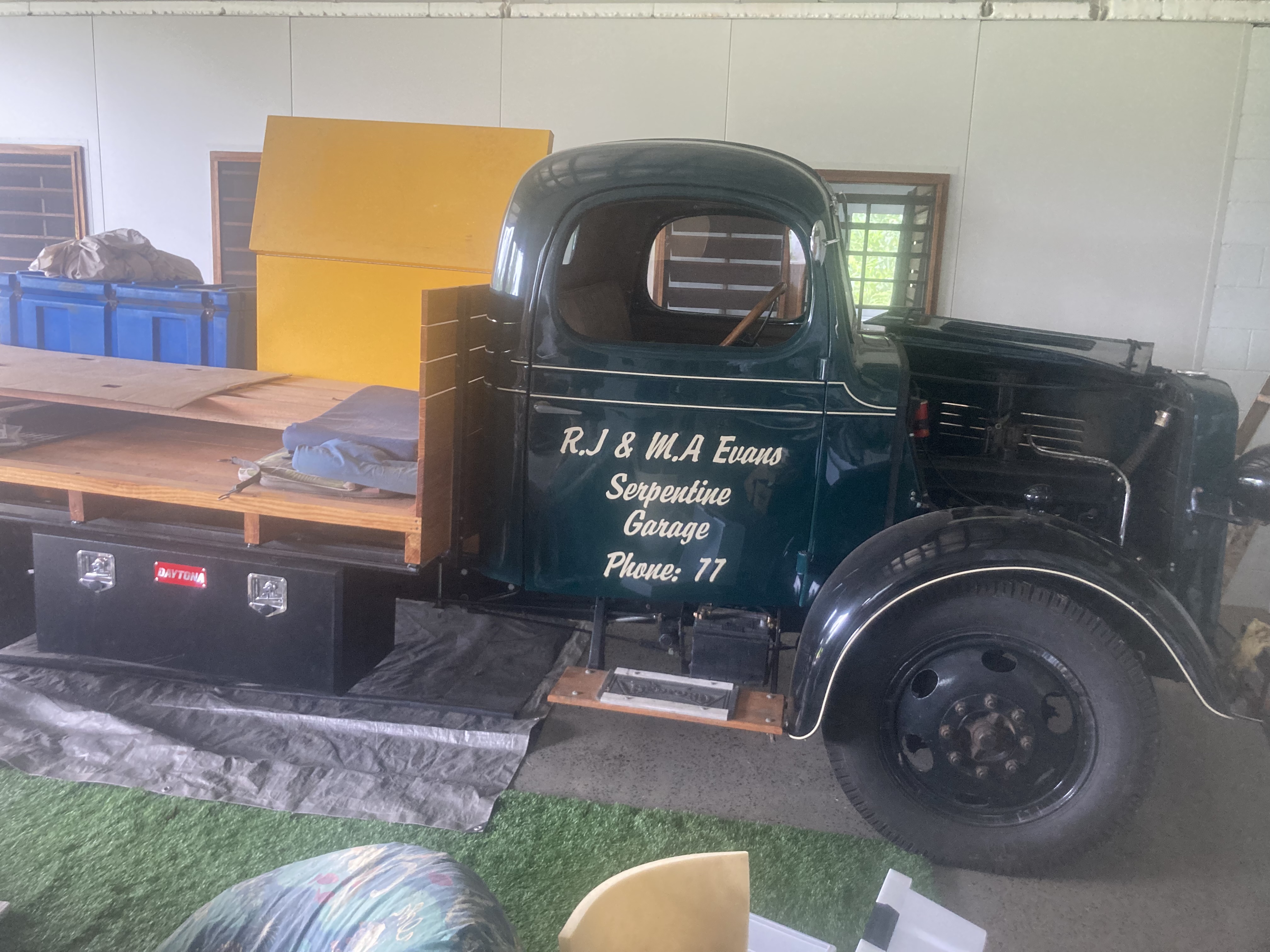 1936 BEDFORD TRAY TRUCK 