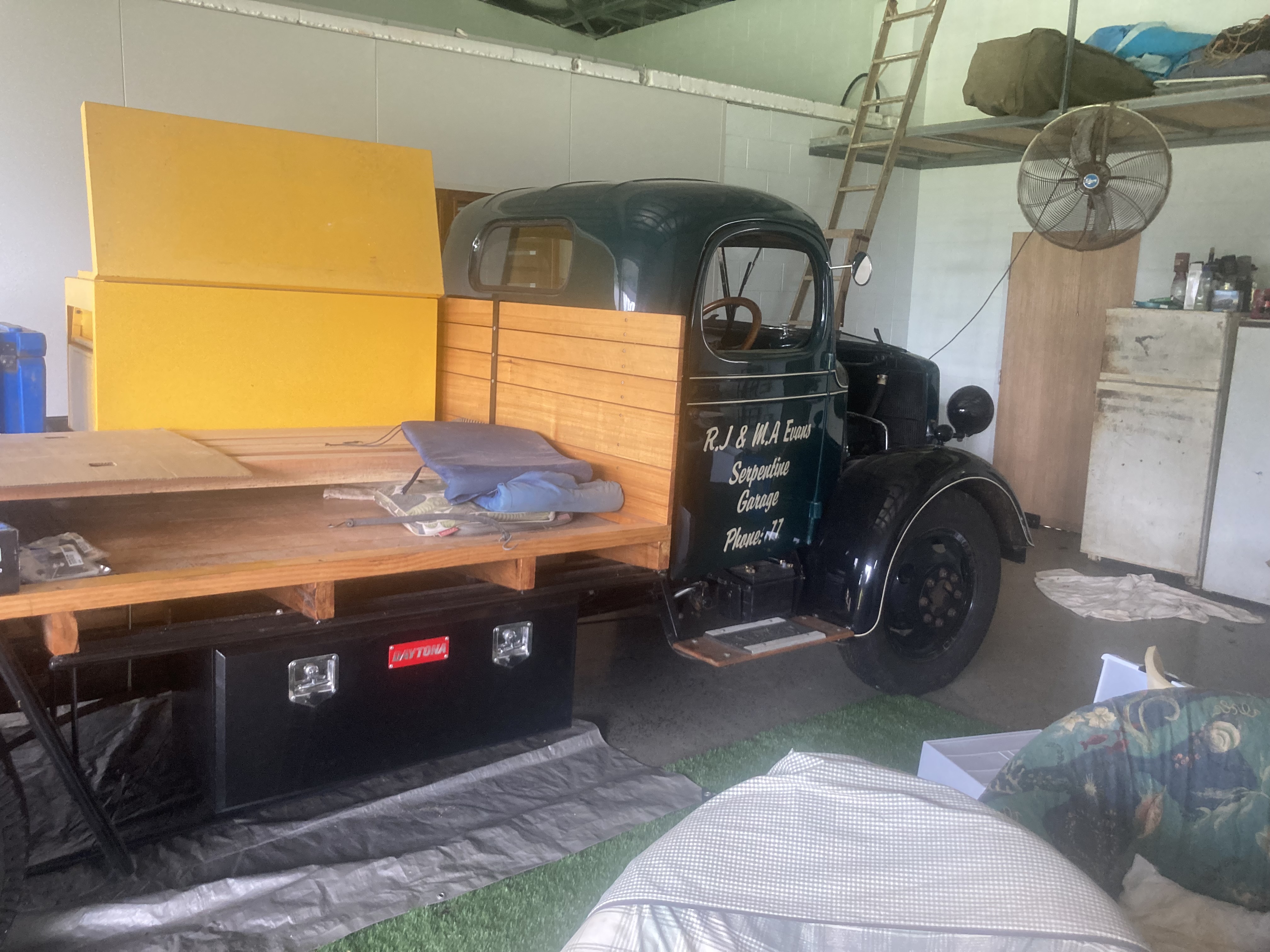 1936 BEDFORD TRAY TRUCK