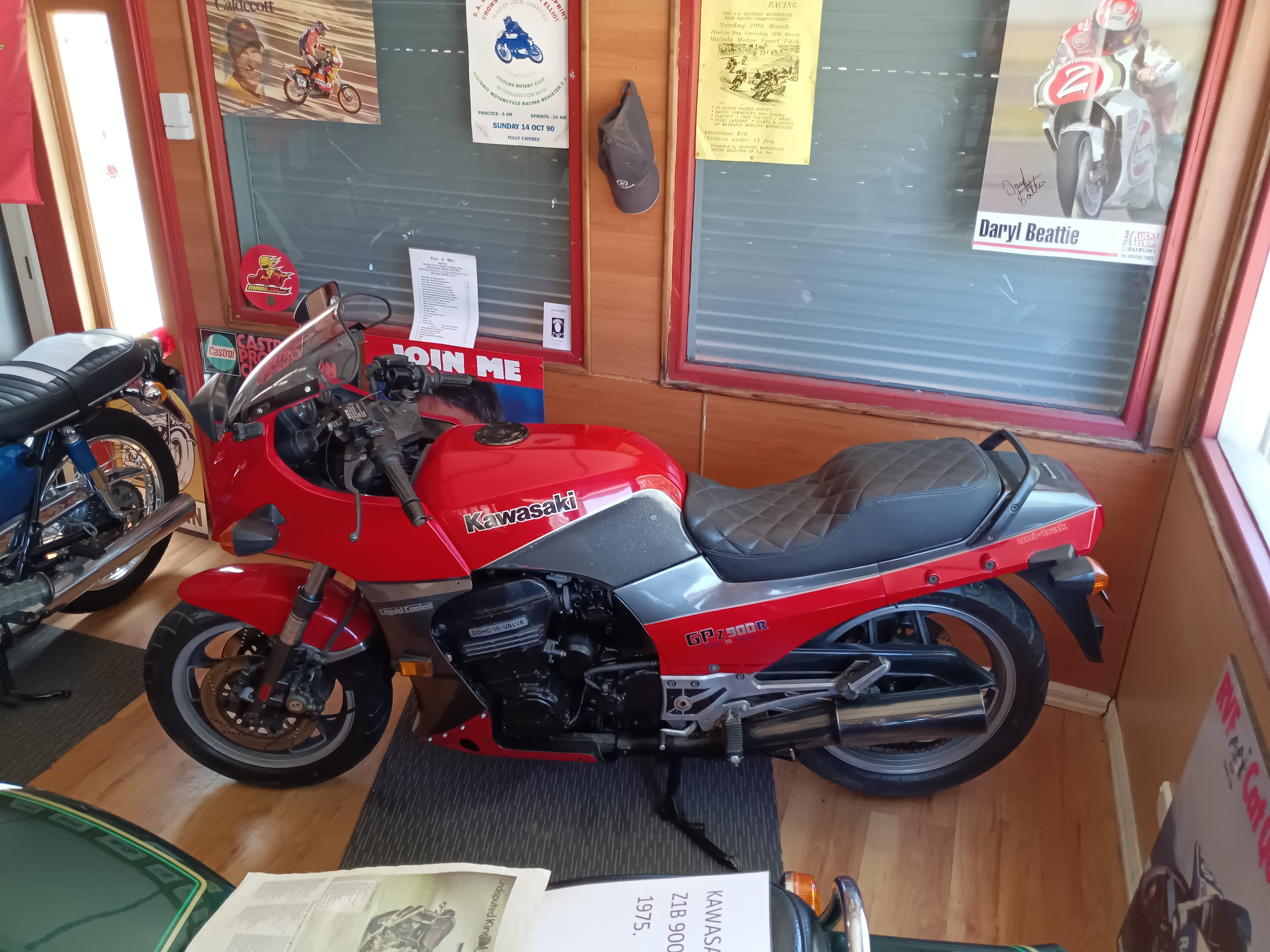 1984 KAWASAKI GPZ900R ROAD