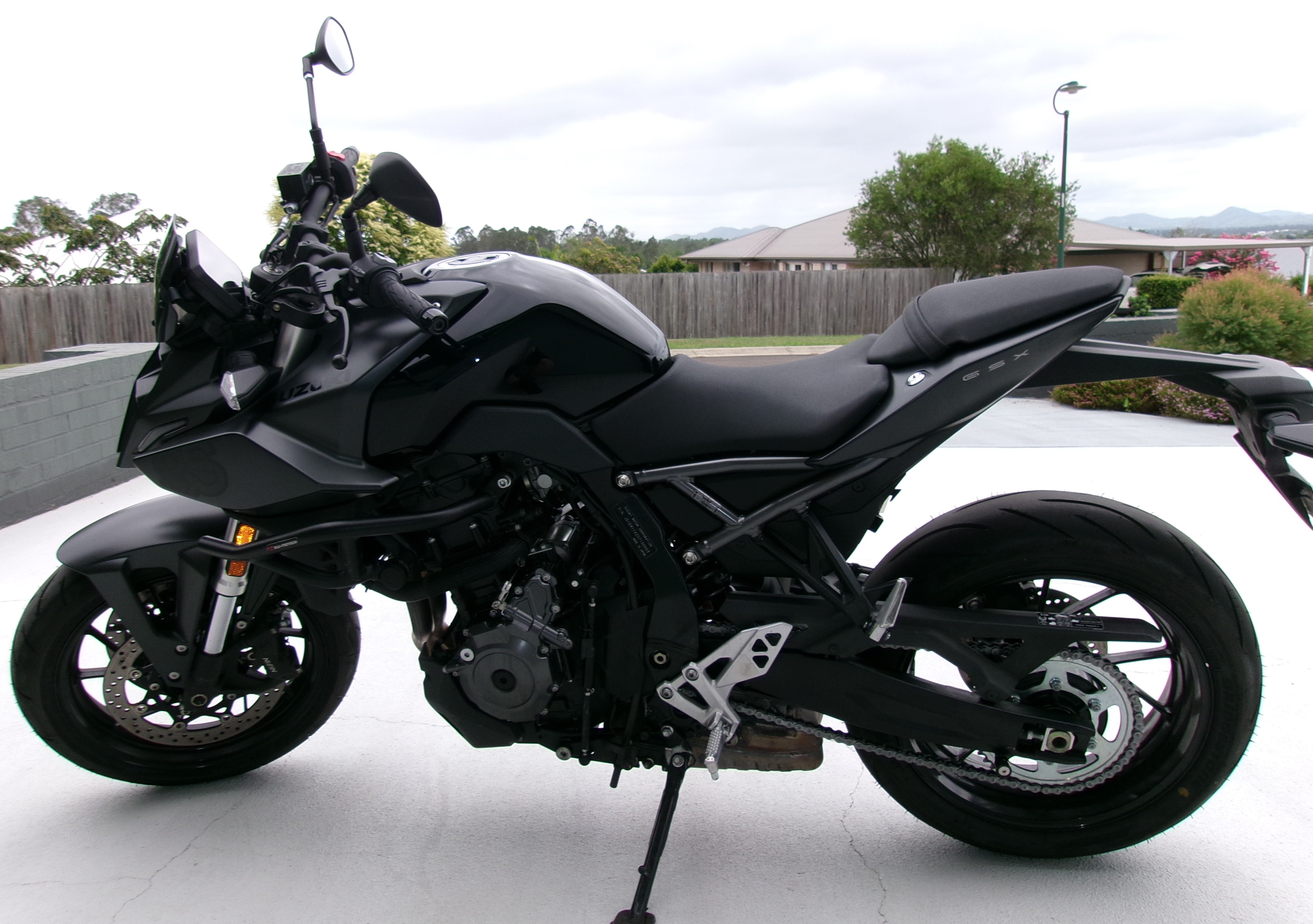 2023 SUZUKI GSX-8S ROAD