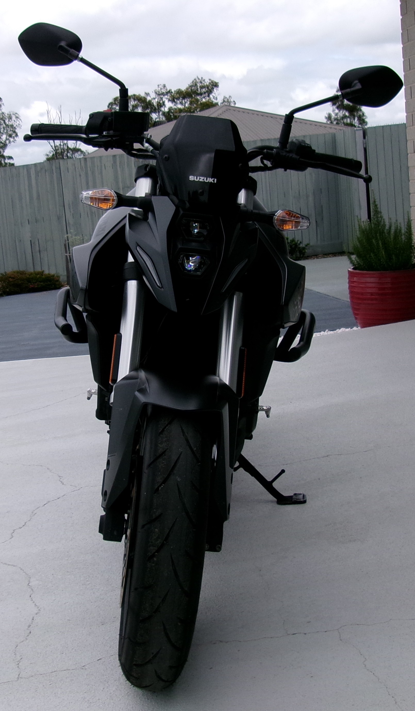 2023 SUZUKI GSX-8S ROAD