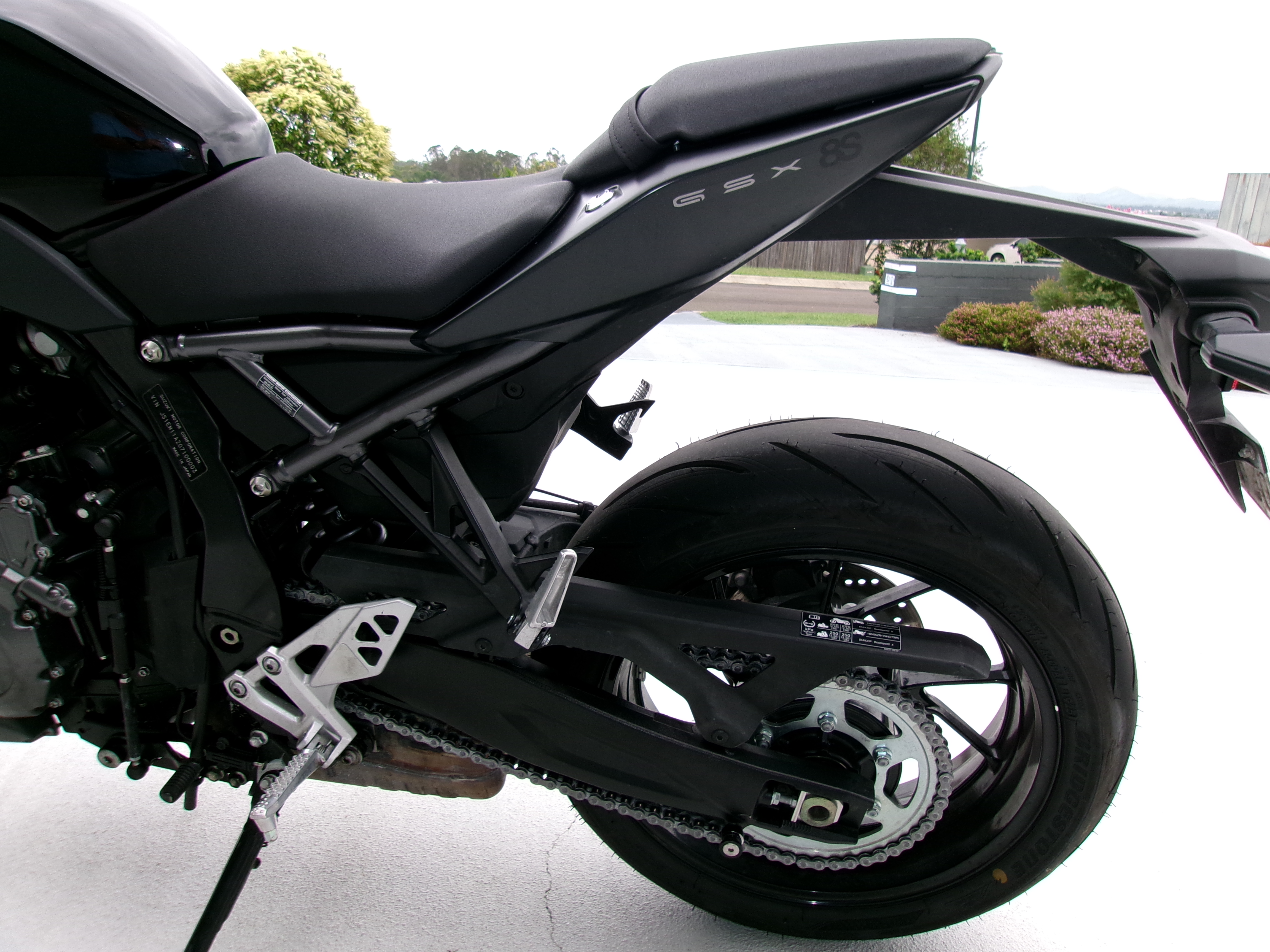 2023 SUZUKI GSX-8S ROAD