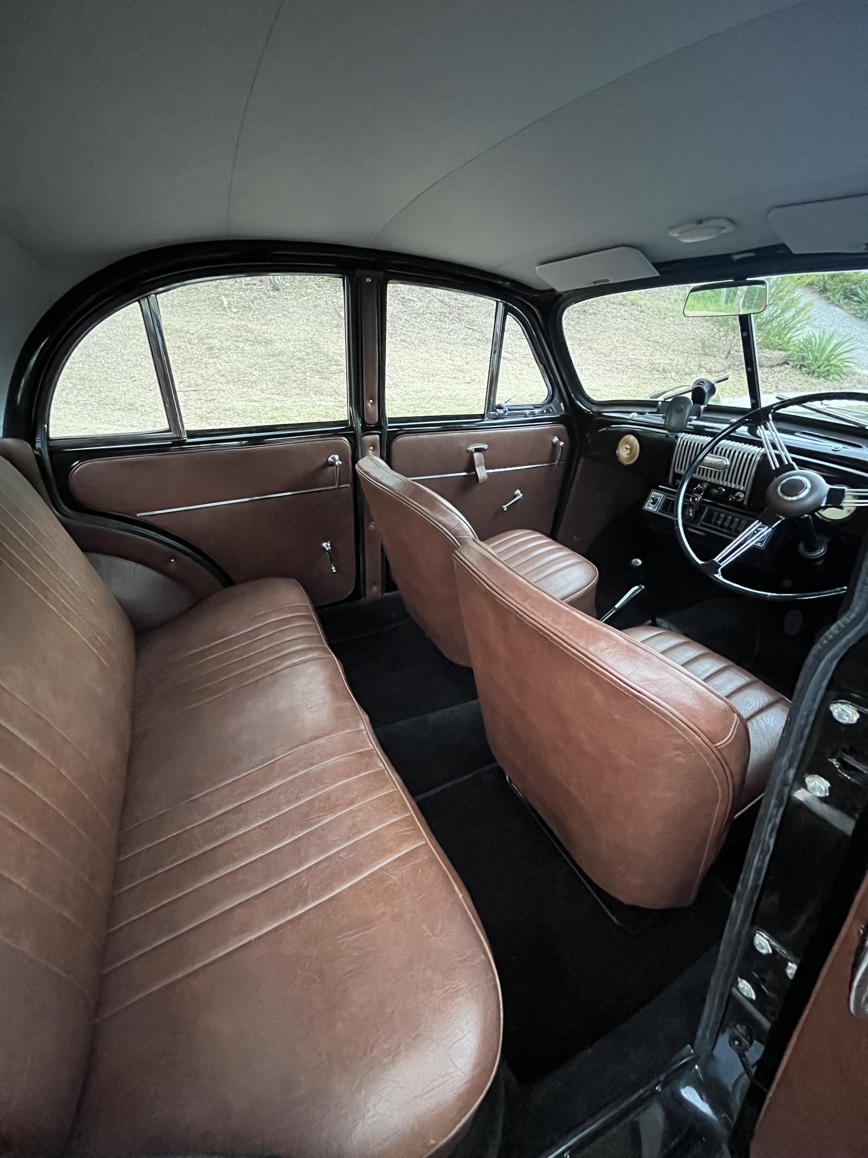 1952 MORRIS MINOR SERIES II SEDAN
