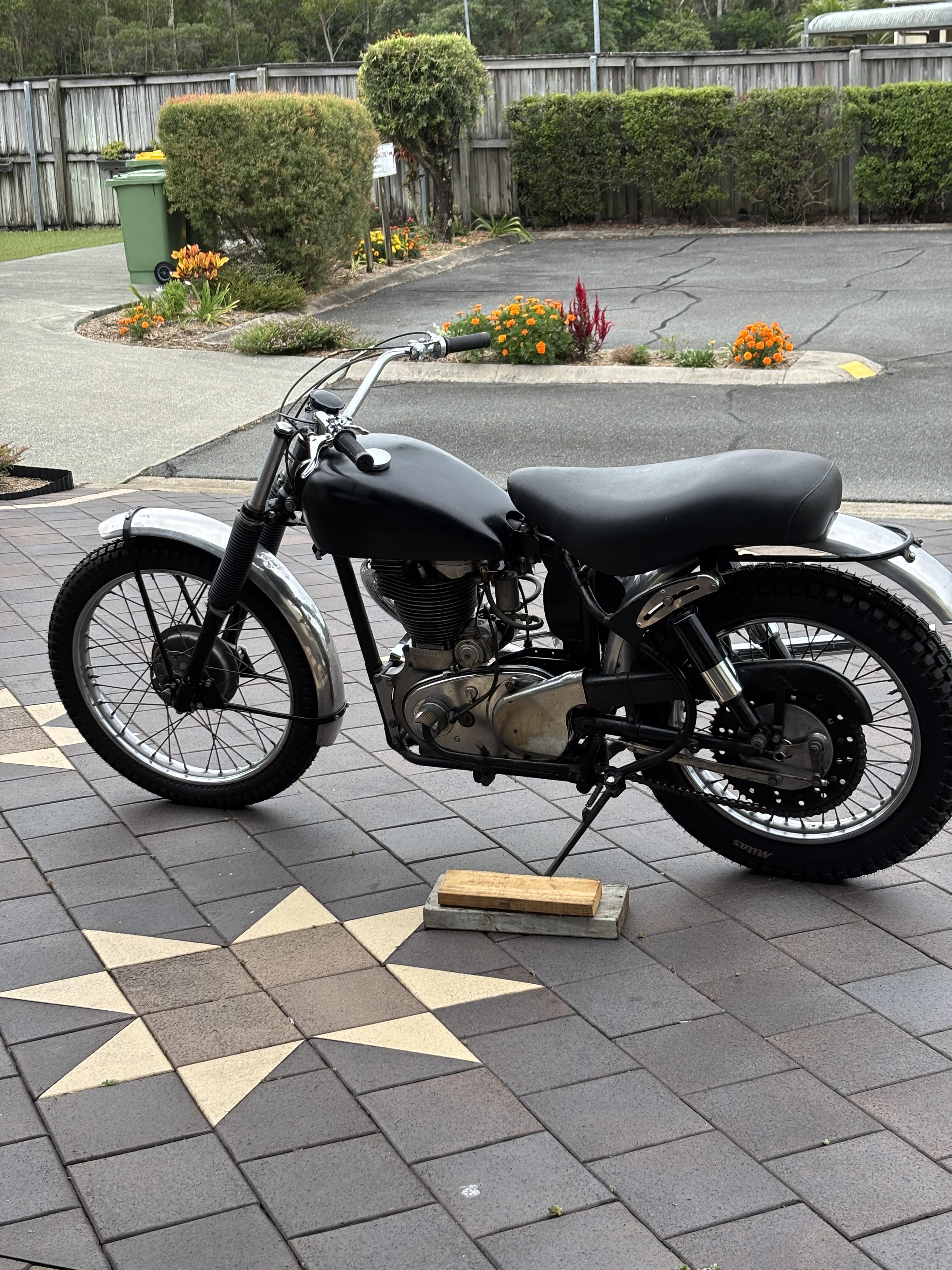 1954 VELOCETTE SCRAMBLER 500 RACER