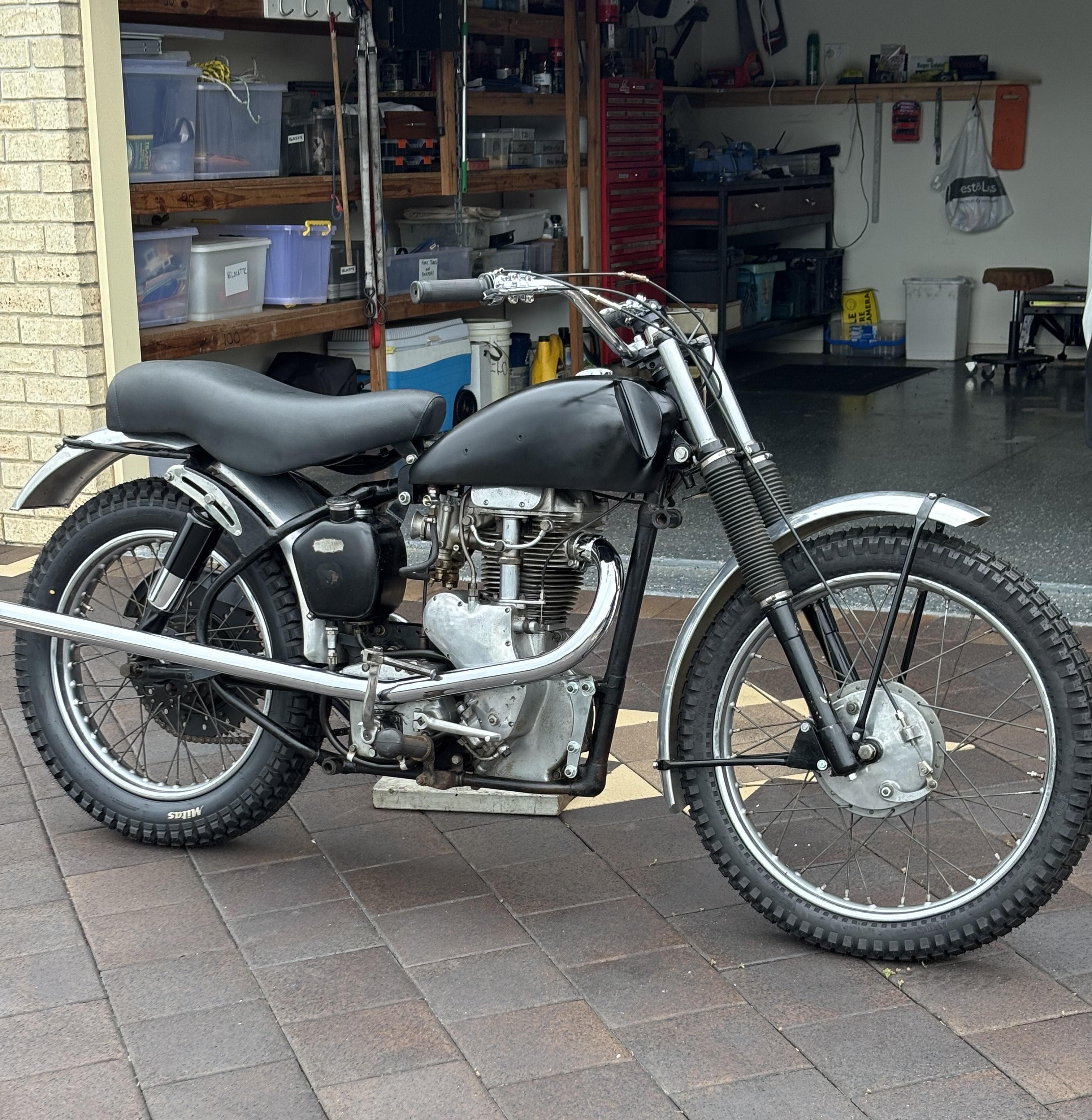 1954 VELOCETTE SCRAMBLER 500 RACER