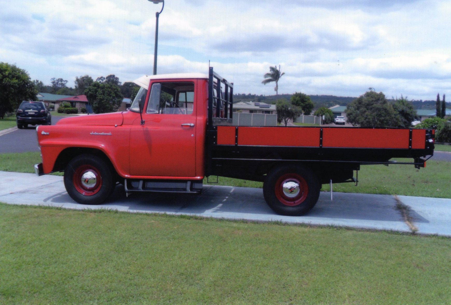 1961 INTERNATIONAL AA110 TRAY TRUCK