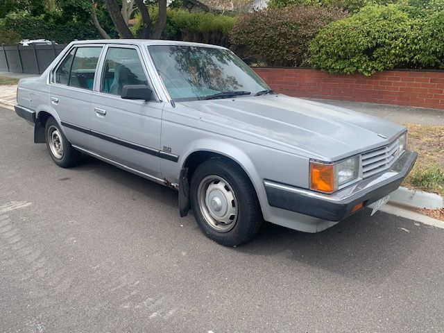 1985 TOYOTA CORONA CS 3 SP AUTOMATIC 4D SEDAN