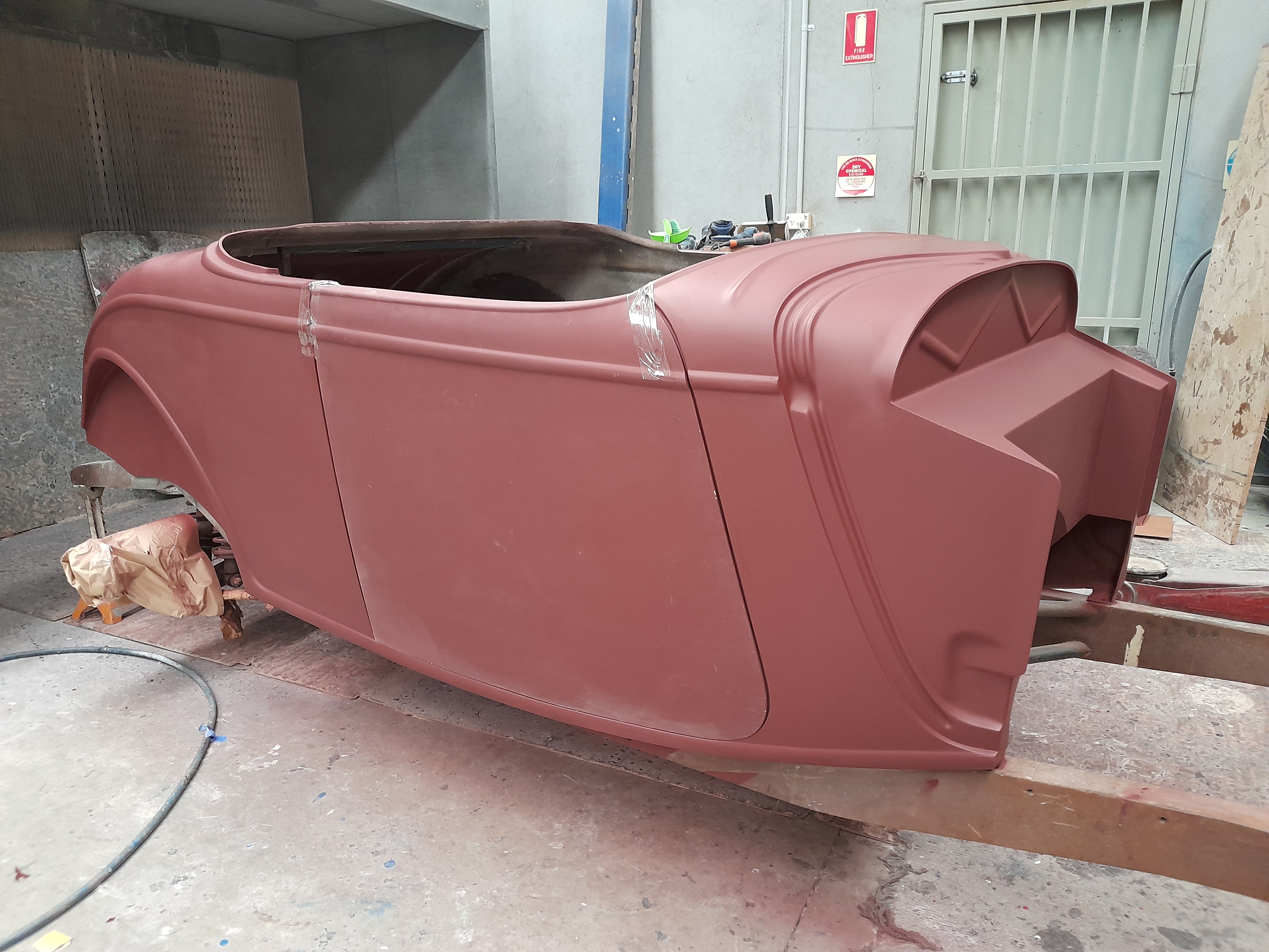 FORD 1933-34 FIBREGLASS ROADSTER BODY