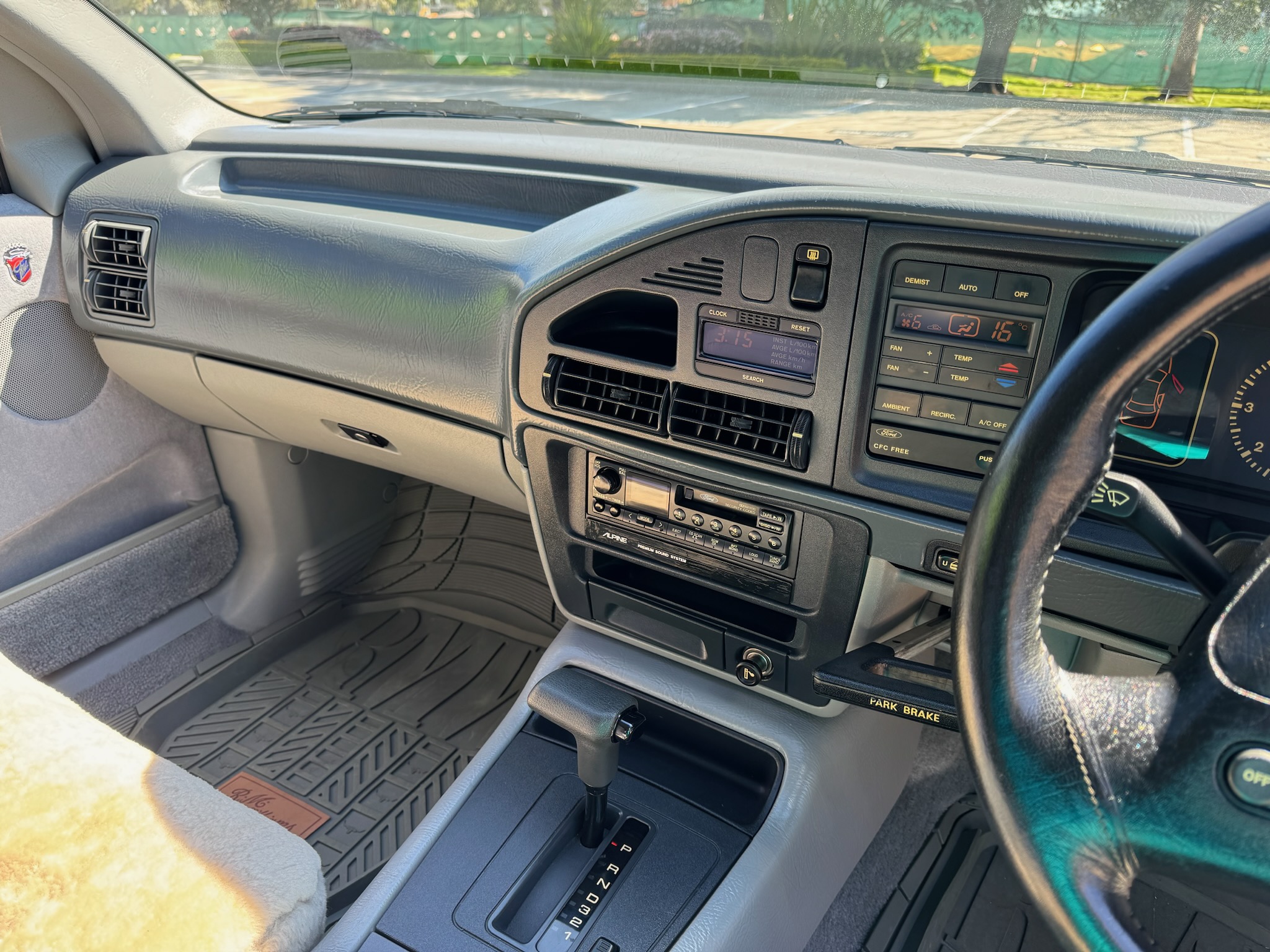 1994 FORD FAIRLANE NCII GHIA 4 SP AUTOMATIC 4D SEDAN