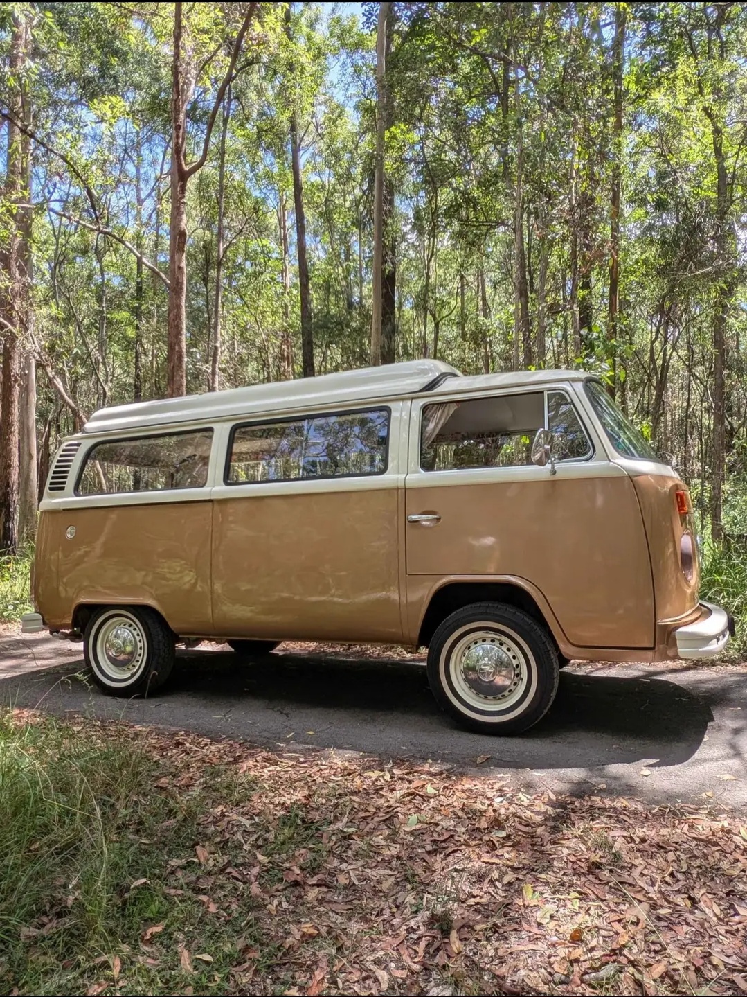 1974 VOLKSWAGEN KOMBI CAMPER VAN