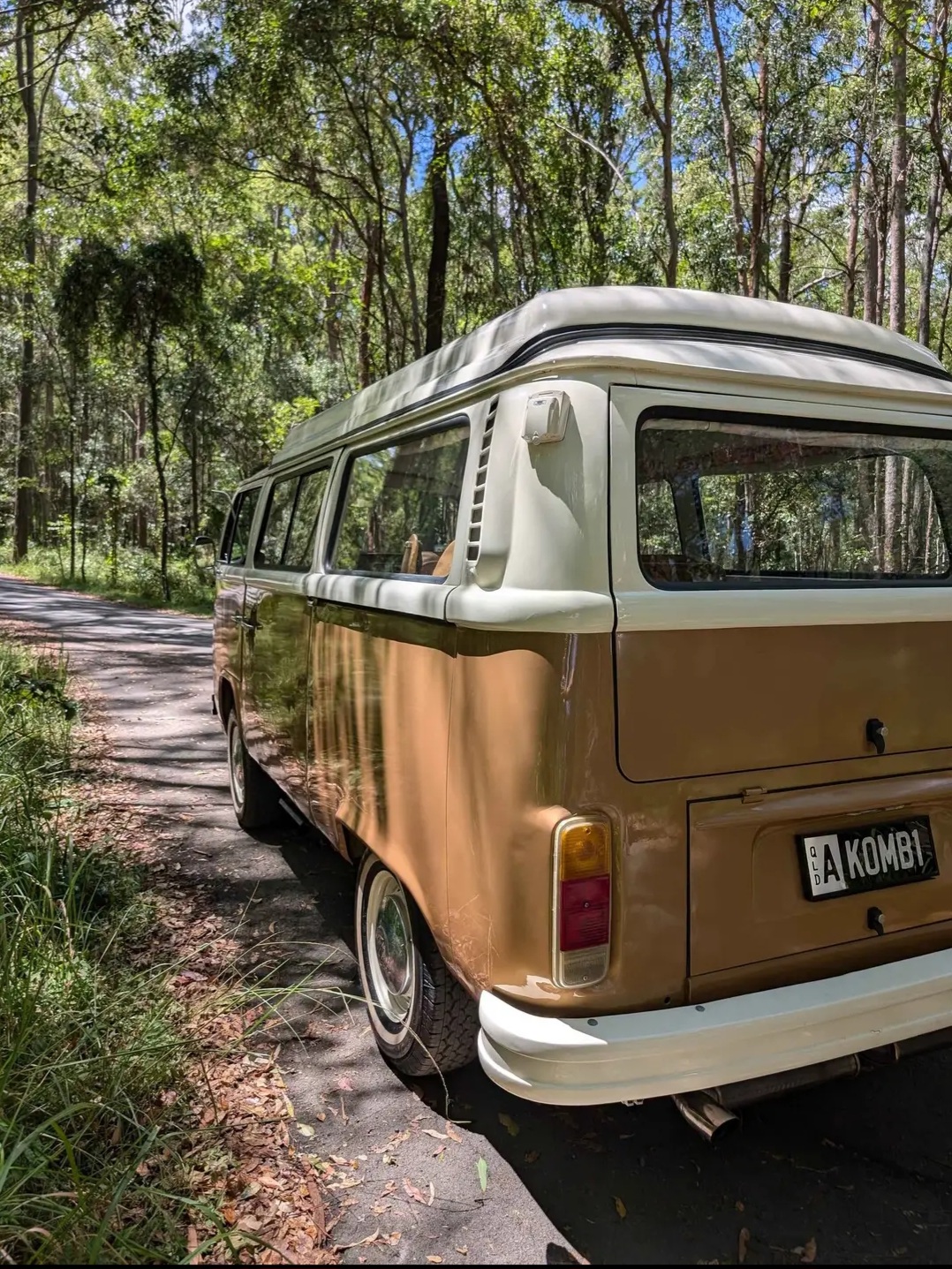 1974 VOLKSWAGEN KOMBI CAMPER VAN