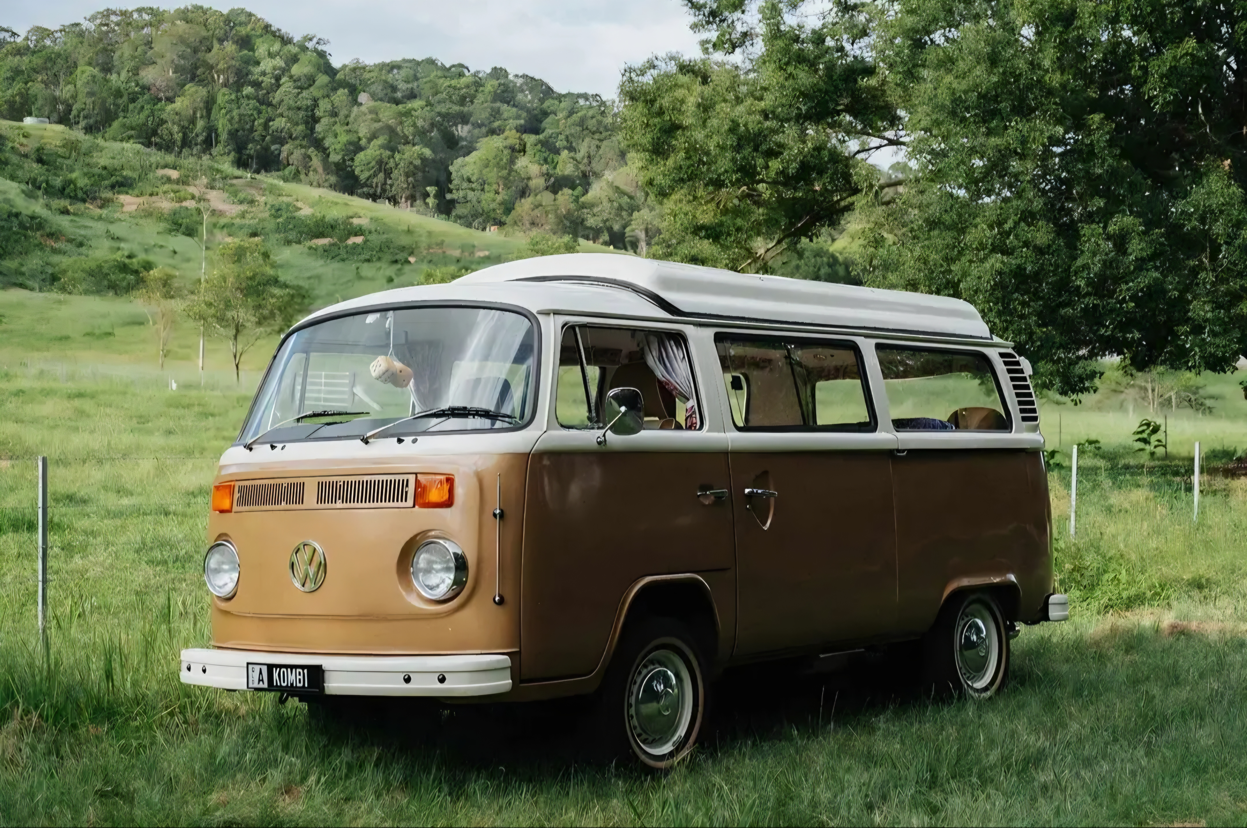 1974 VOLKSWAGEN KOMBI CAMPER VAN