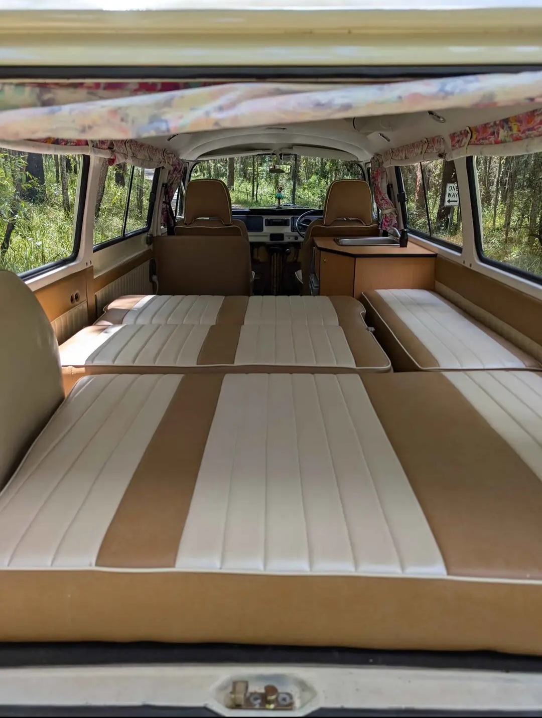 1974 VOLKSWAGEN KOMBI CAMPER VAN