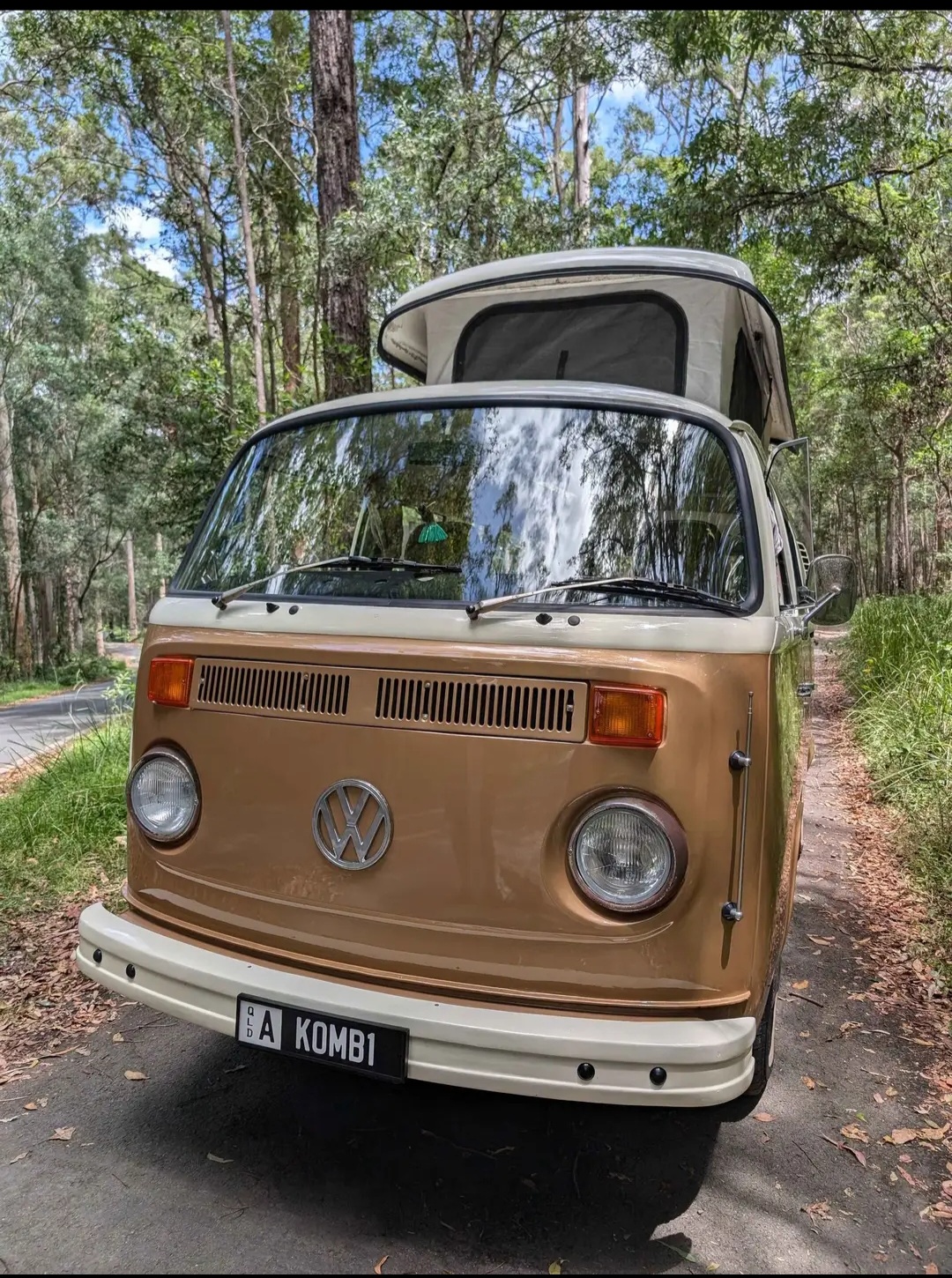 1974 VOLKSWAGEN KOMBI CAMPER VAN