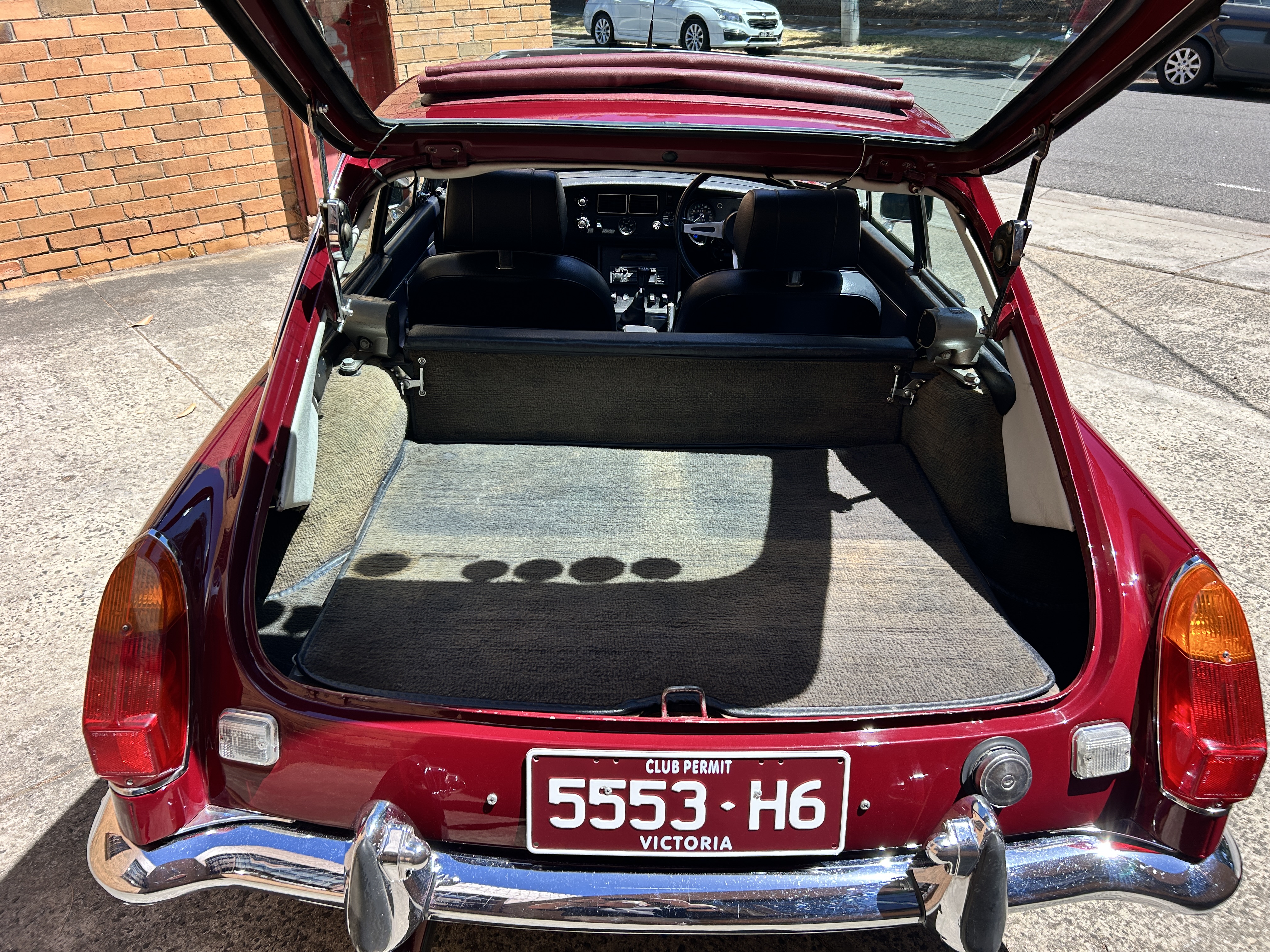 1973 MG MGB GT 4 SPD OVERDRIVE COUPE 