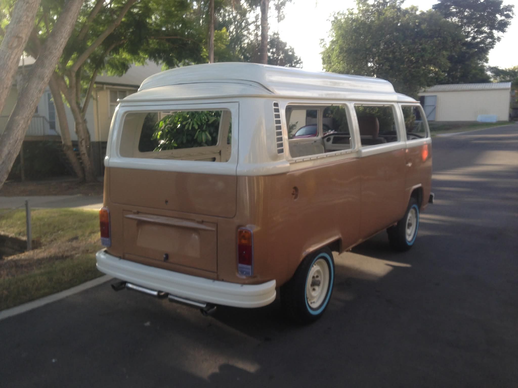 1974 VOLKSWAGEN KOMBI CAMPER VAN