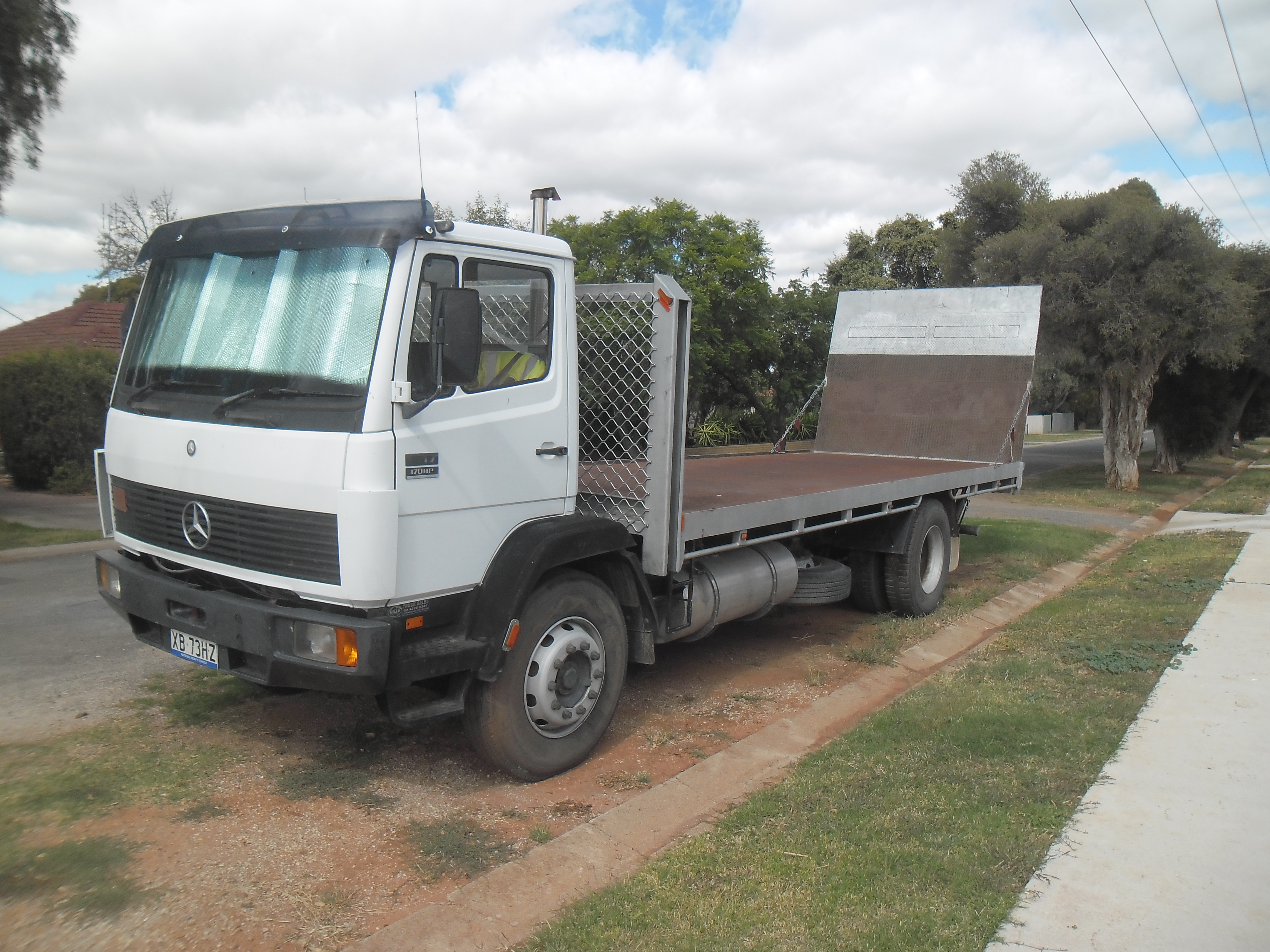 1995 MERCEDES-BENZ 1517 TRAY TRUCK