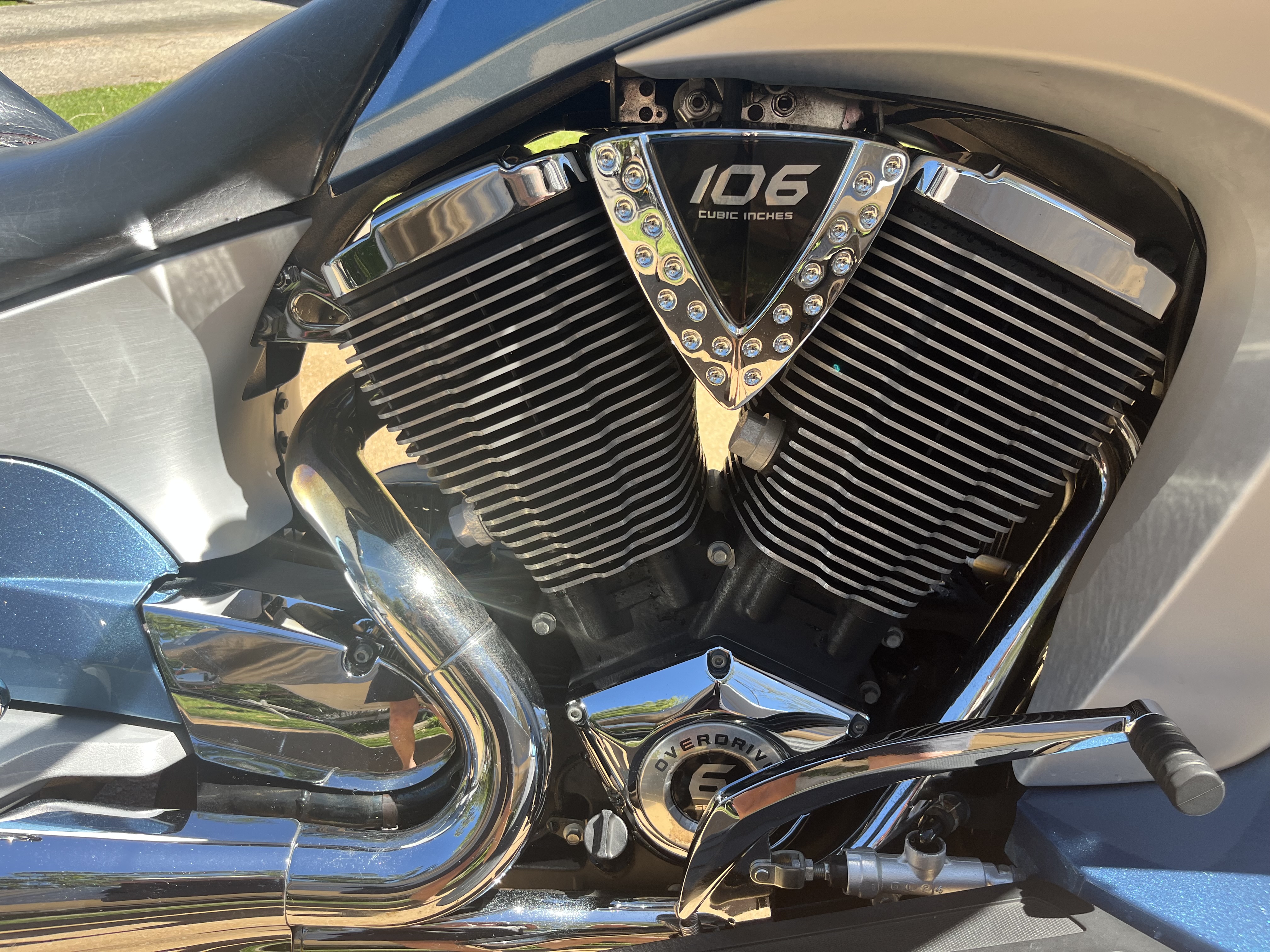 2010 VICTORY VISION TOUR CRUISER