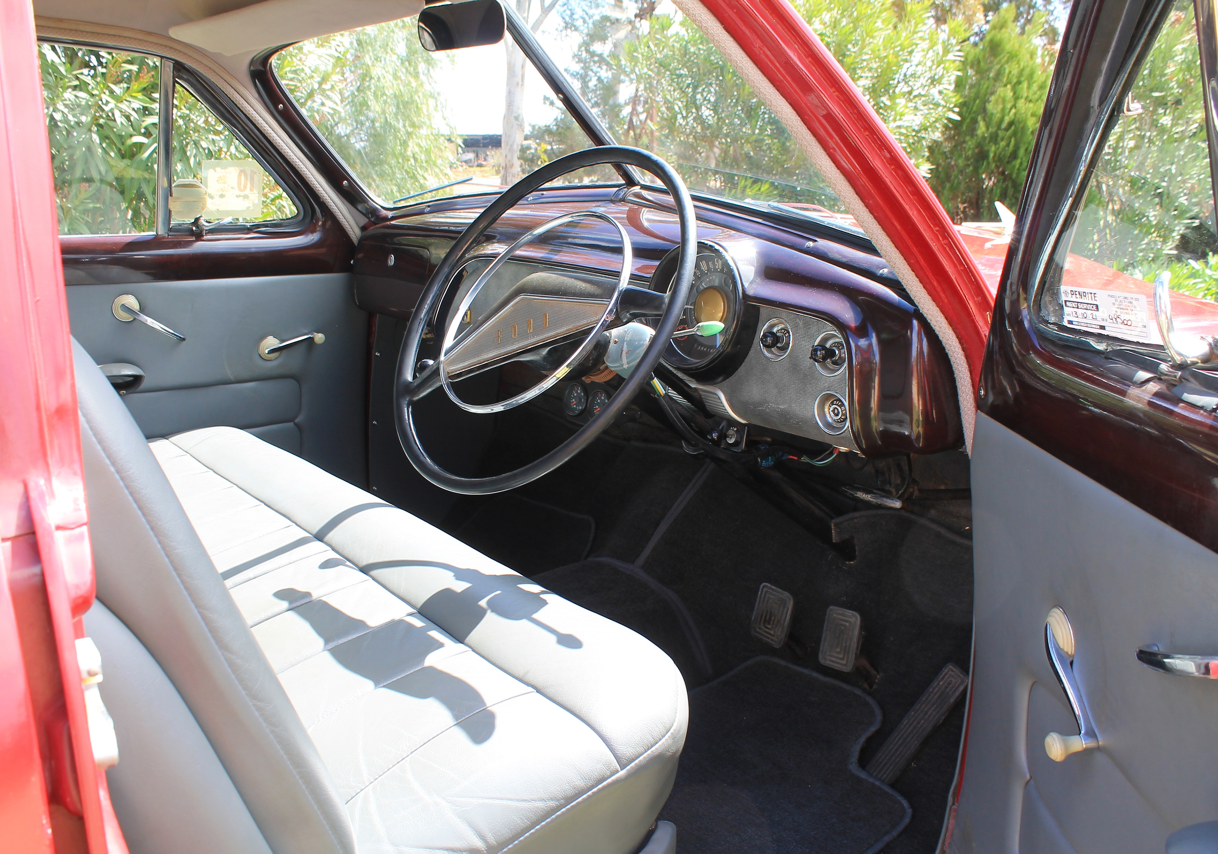 1951 FORD CUSTOM DELUXE 4D SEDAN