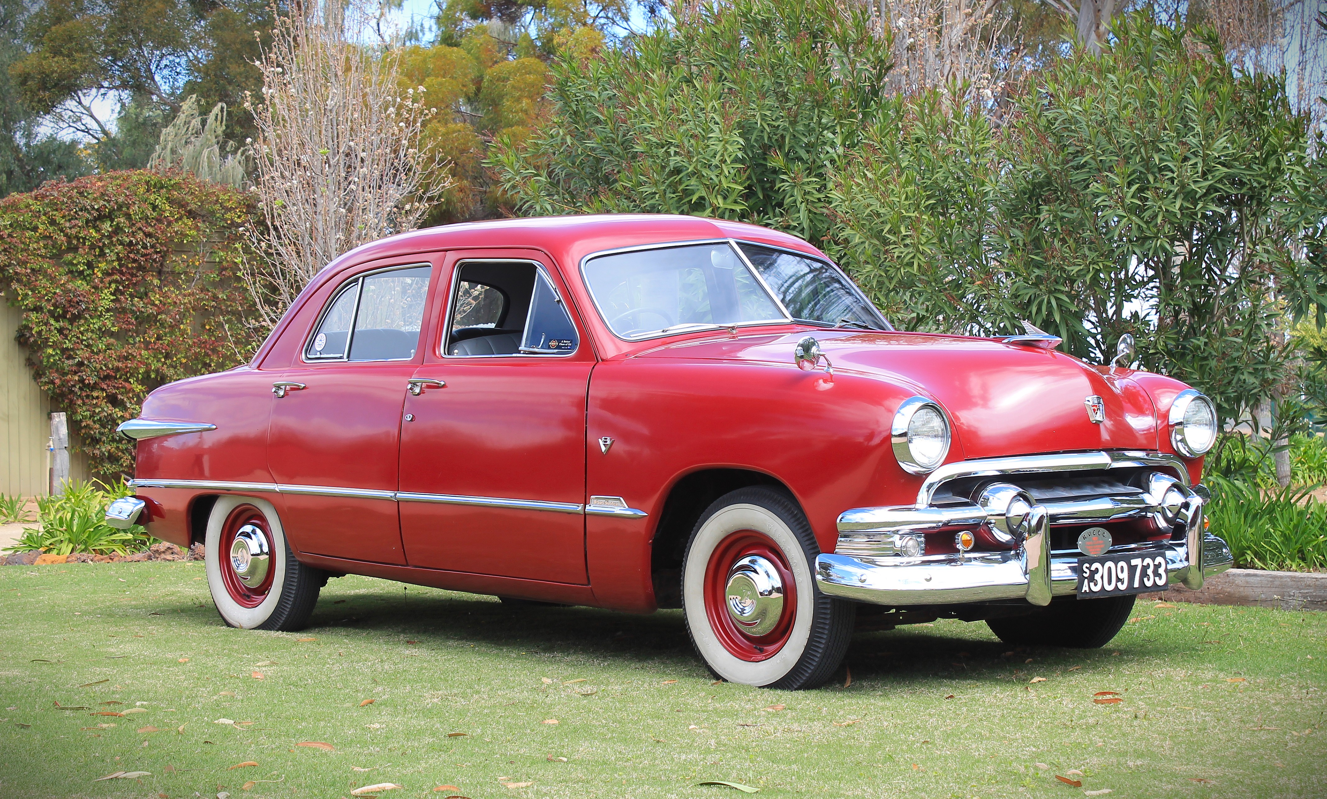 1951 FORD CUSTOM TWIN SPINNER 4D SEDAN