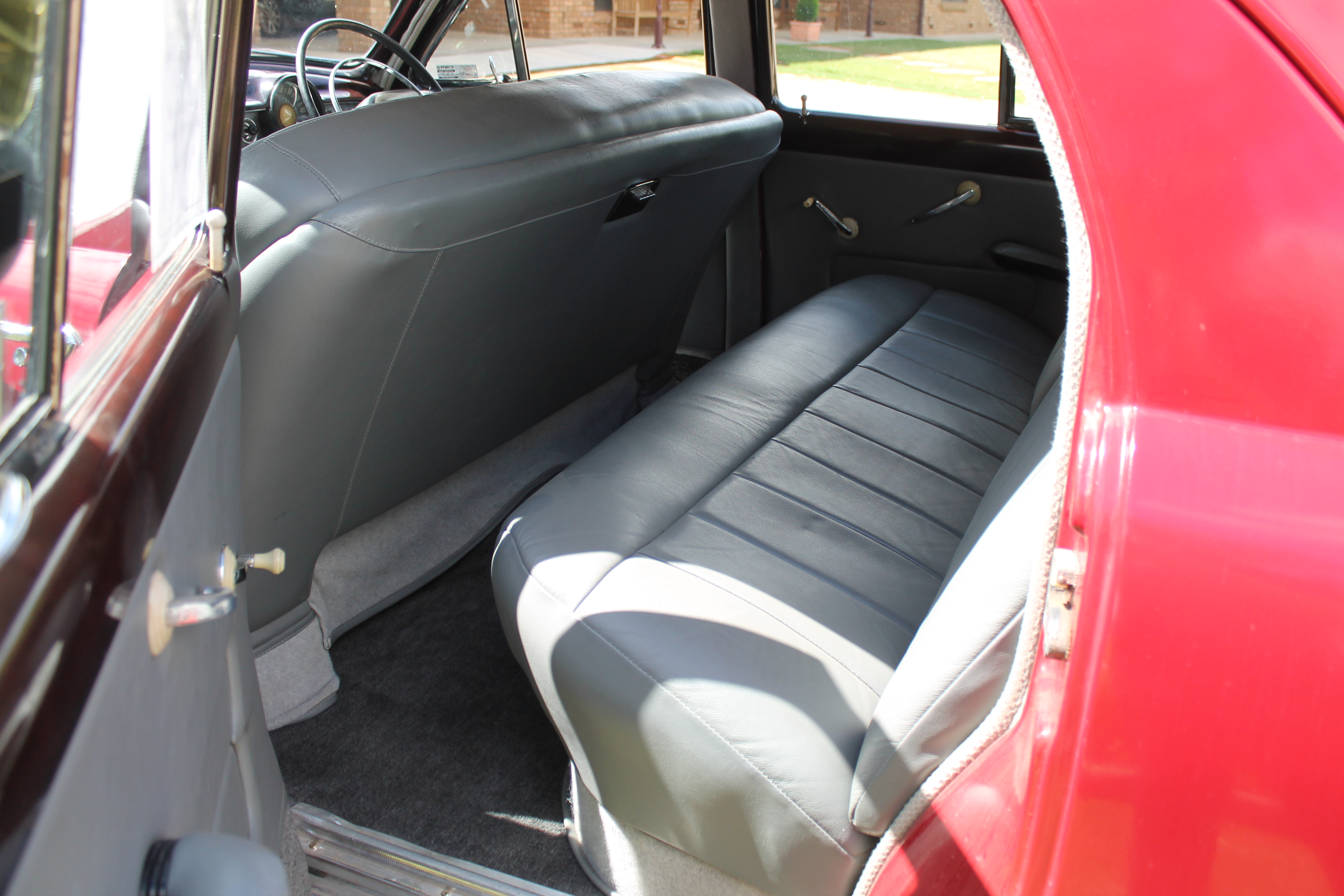1951 FORD CUSTOM DELUXE 4D SEDAN