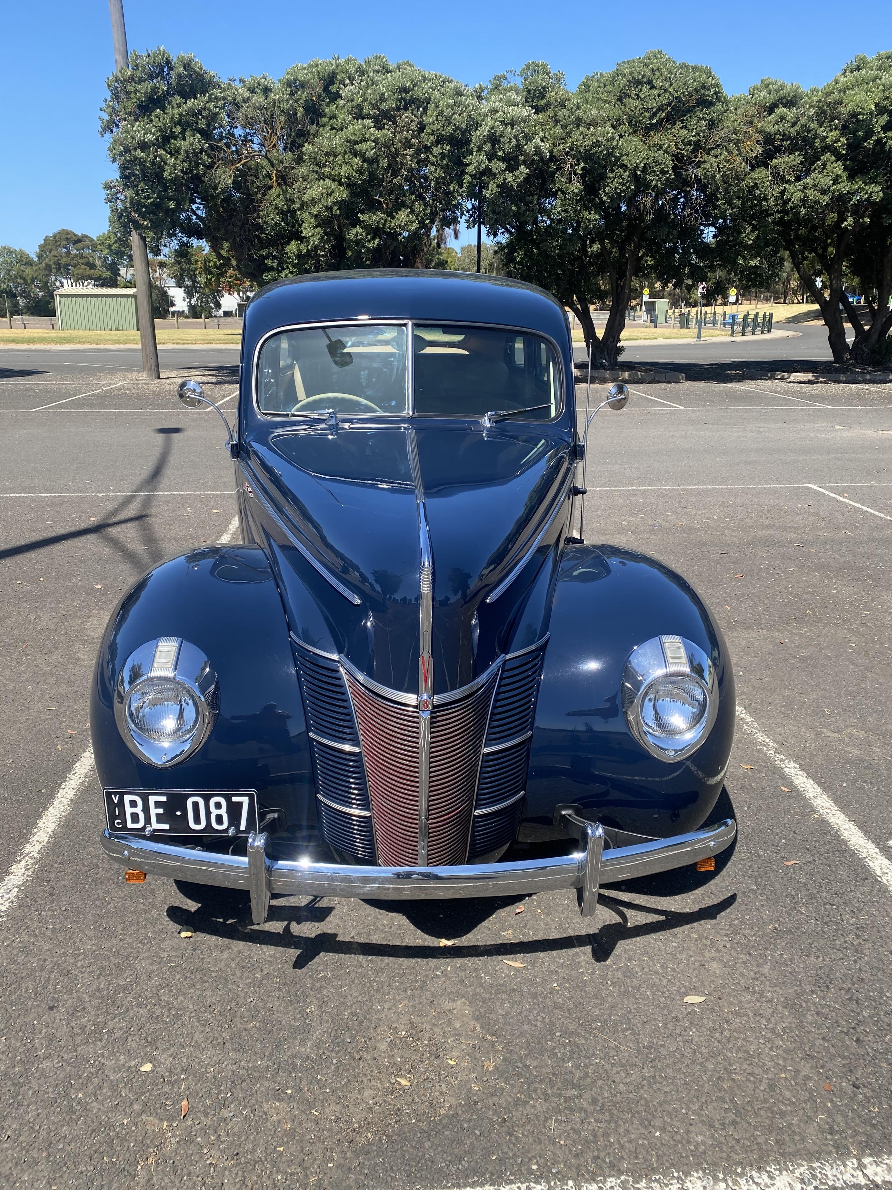 1940 FORD DELUXE SEDAN