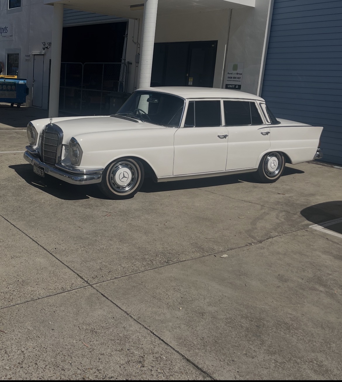 1963 MERCEDES-BENZ 220SE MANUAL SEDAN