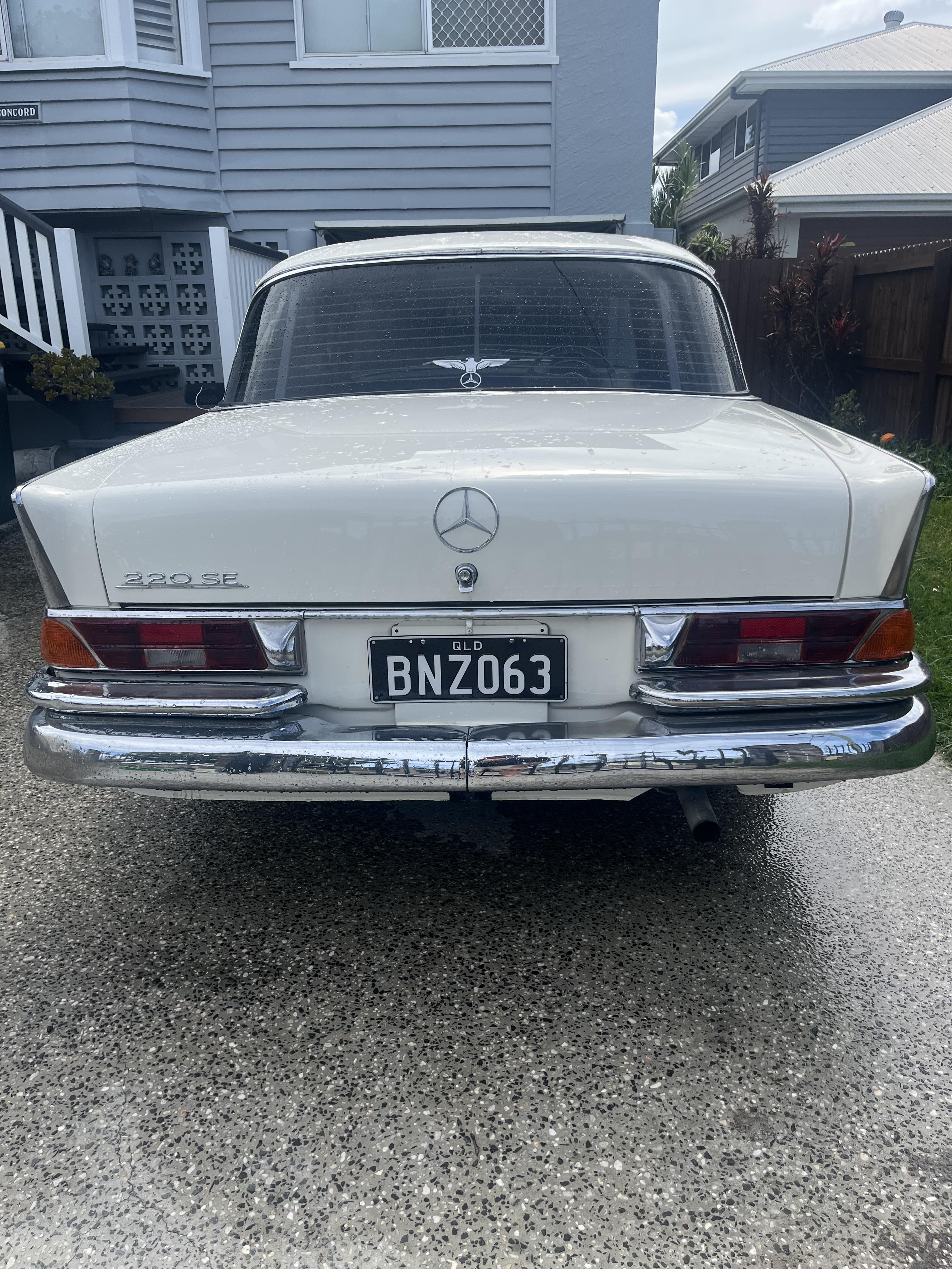 1963 MERCEDES-BENZ 220S MANUAL SEDAN