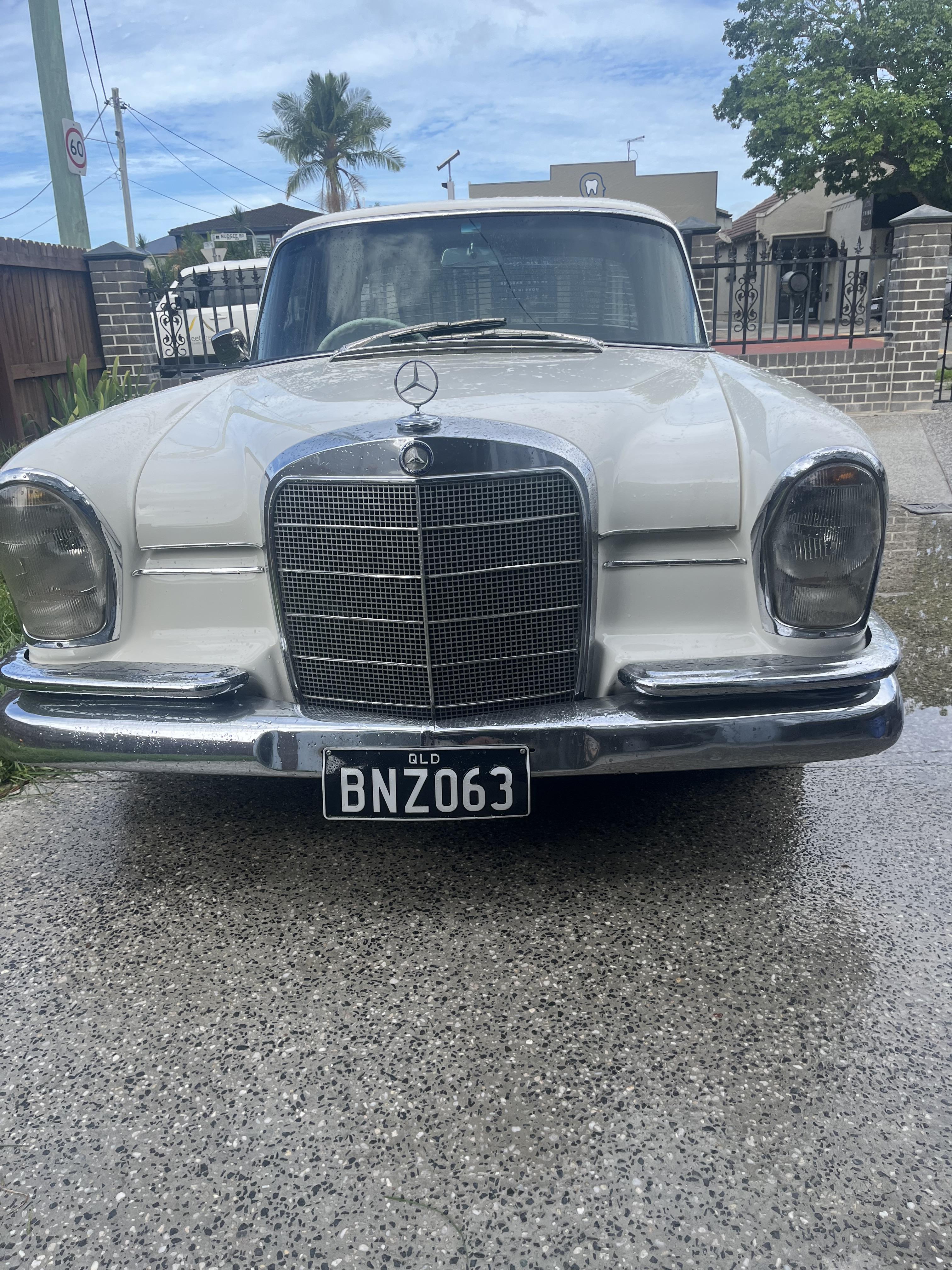 1963 MERCEDES-BENZ 220S MANUAL SEDAN