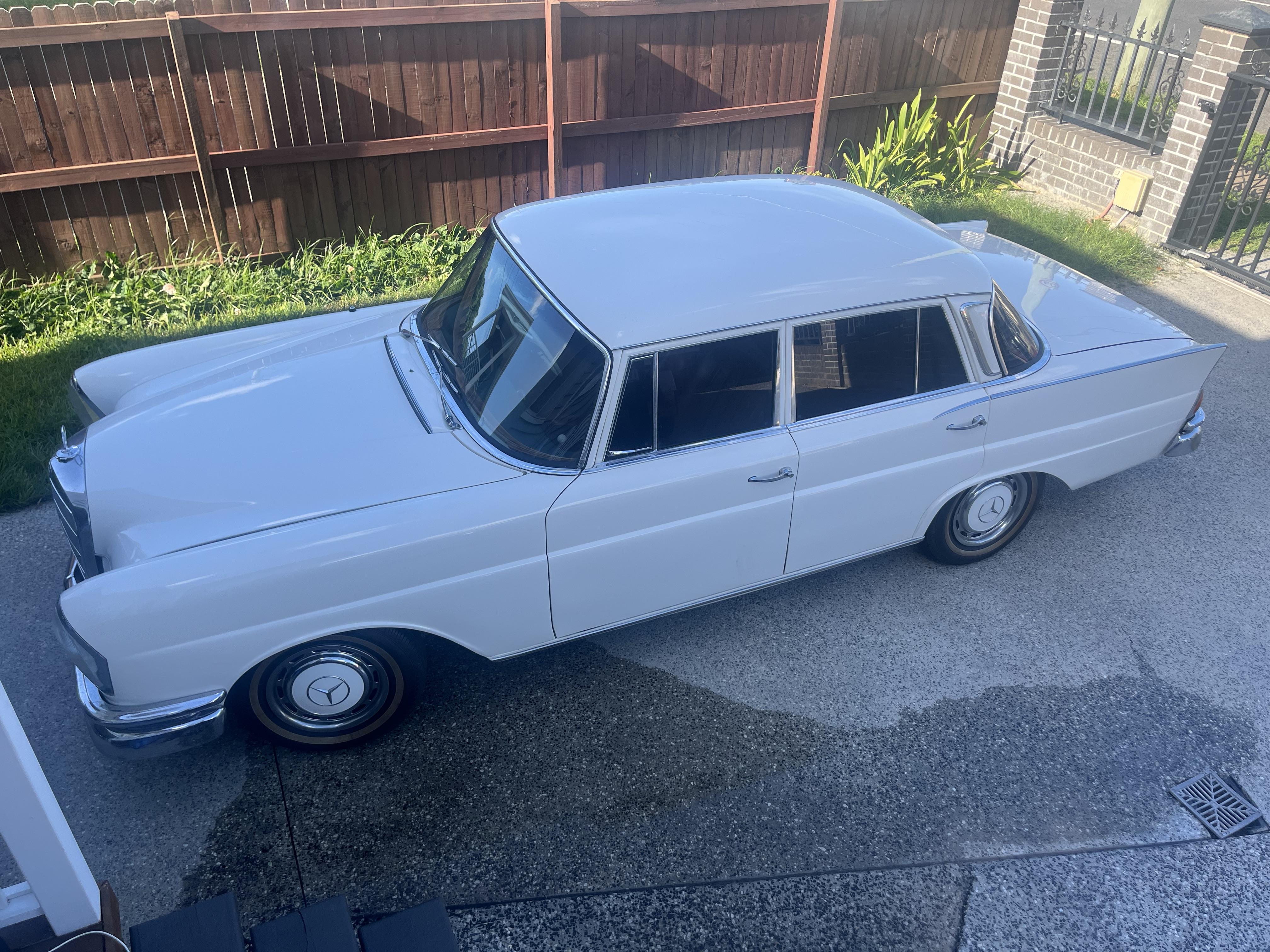 1963 MERCEDES-BENZ 220S MANUAL SEDAN