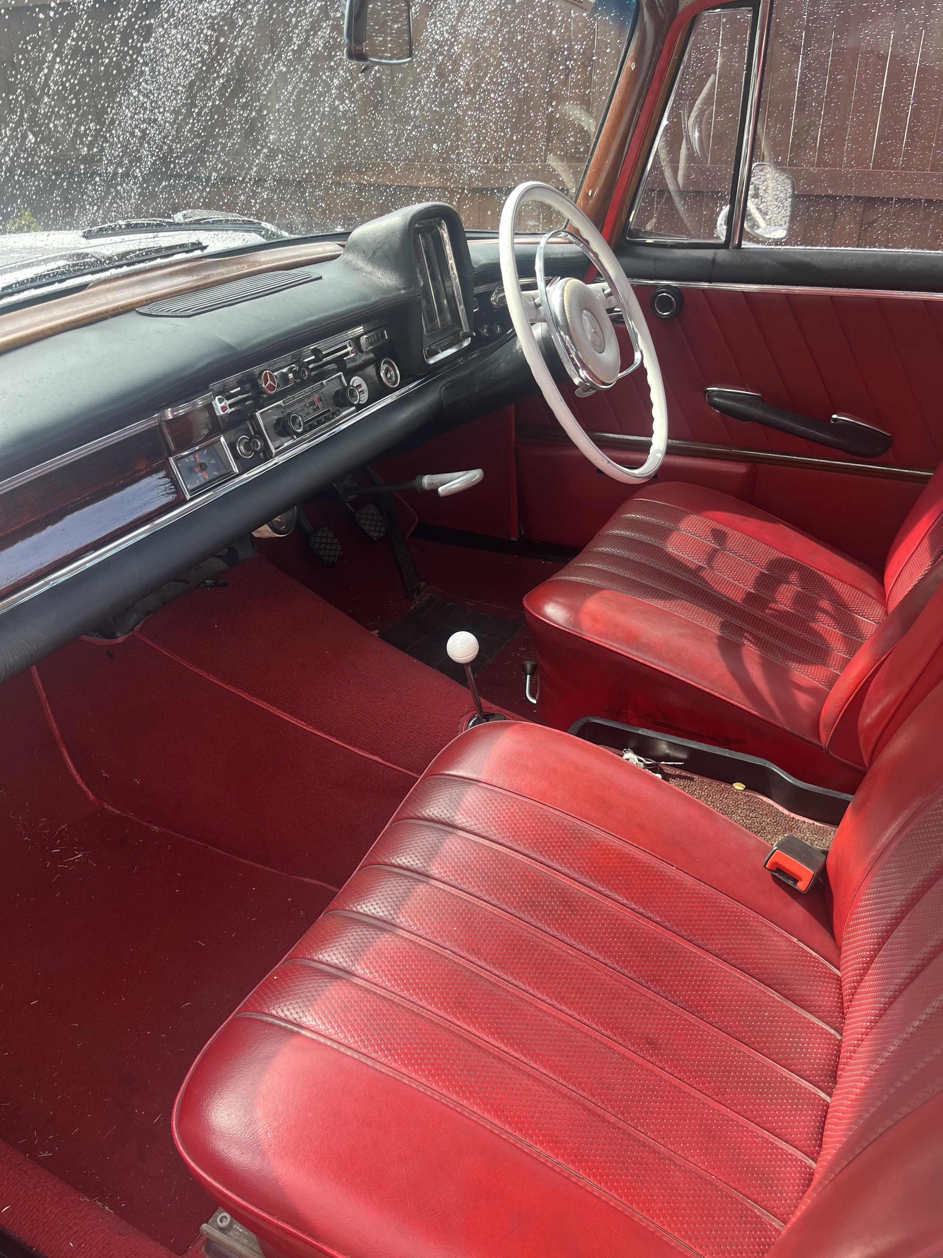 1963 MERCEDES-BENZ 220S MANUAL SEDAN