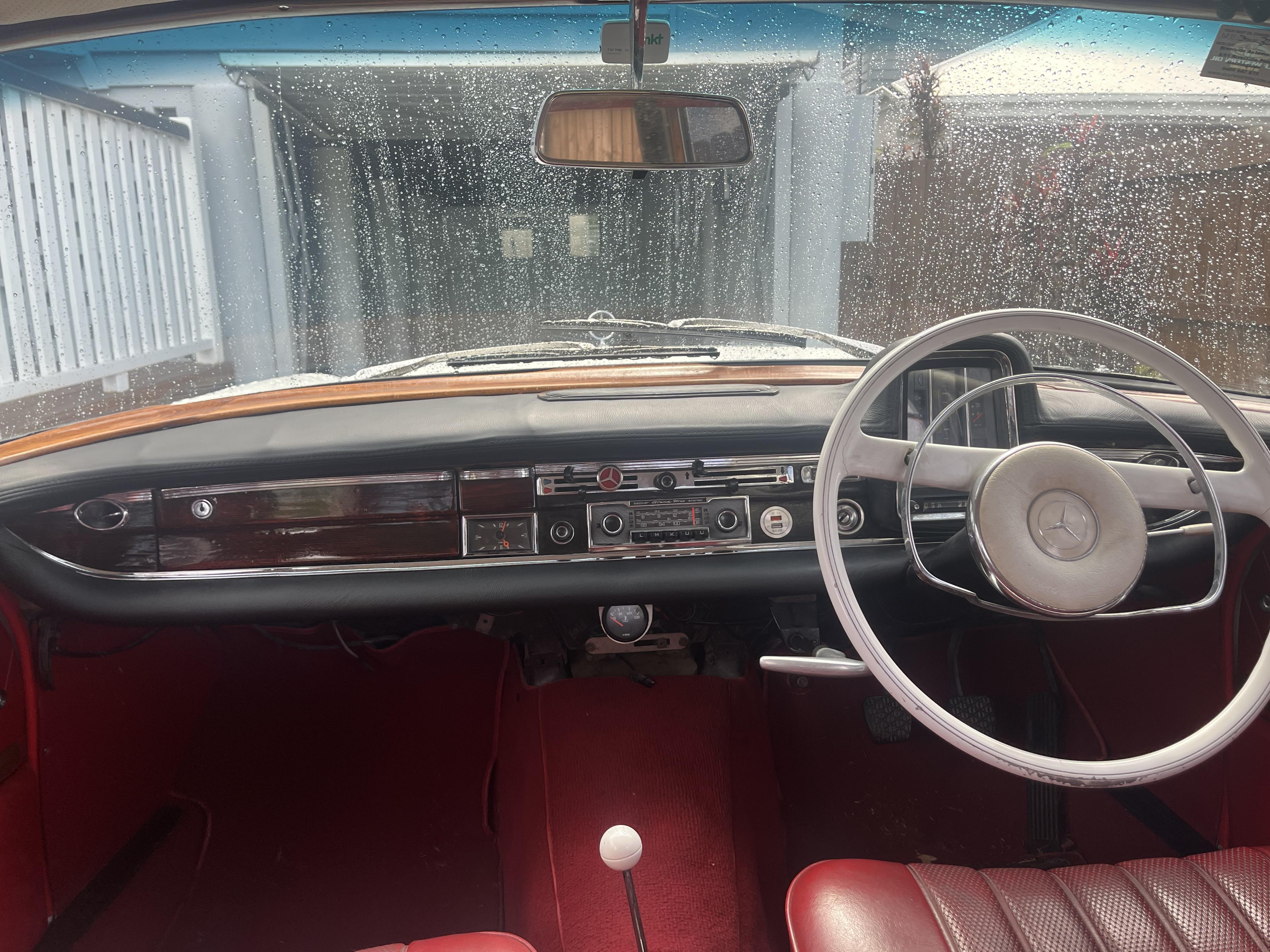 1963 MERCEDES-BENZ 220S MANUAL SEDAN