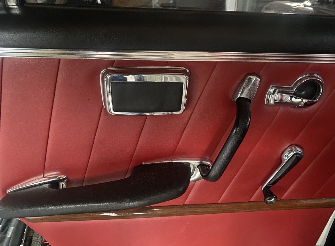 1963 MERCEDES-BENZ 220S MANUAL SEDAN