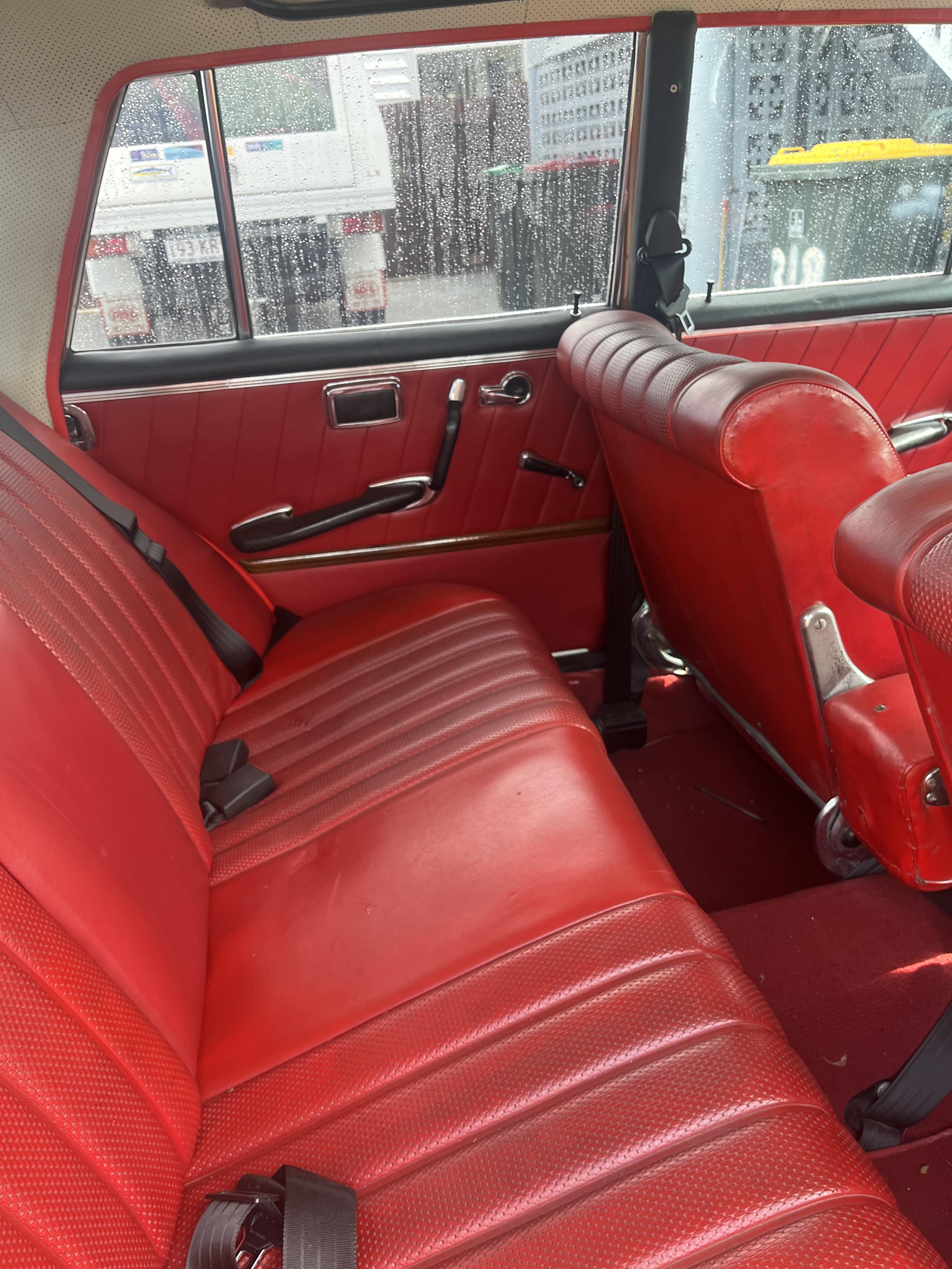1963 MERCEDES-BENZ 220S MANUAL SEDAN