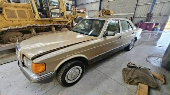 1985 MERCEDES-BENZ 380 SE 4 SP AUTOMATIC 4D SEDAN