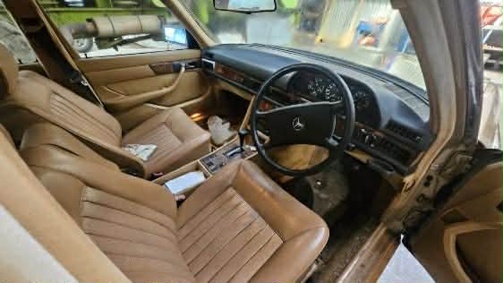 1985 MERCEDES-BENZ 380 SE 4 SP AUTOMATIC 4D SEDAN