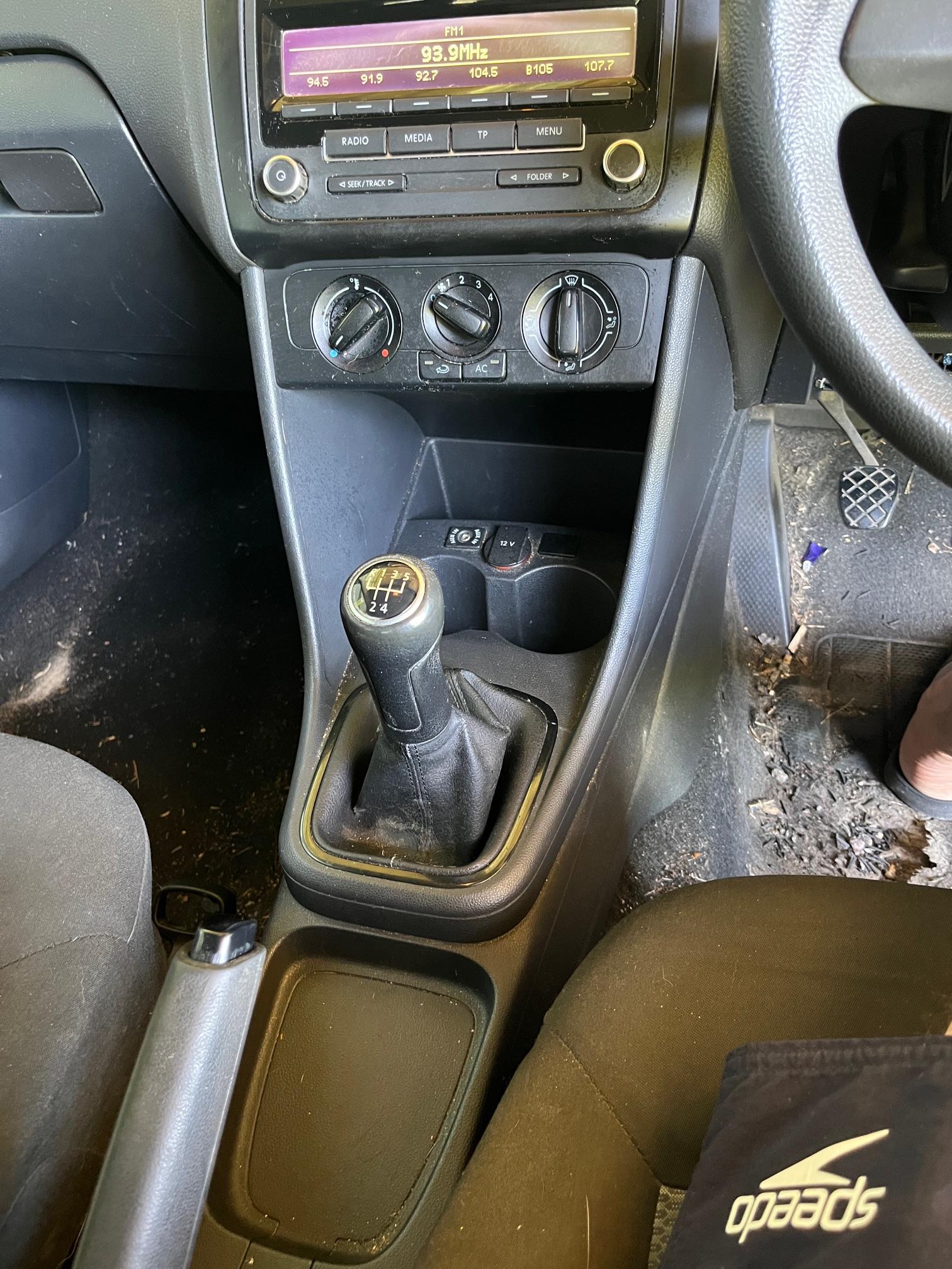 2011 VOLKSWAGEN POLO HATCHBACK