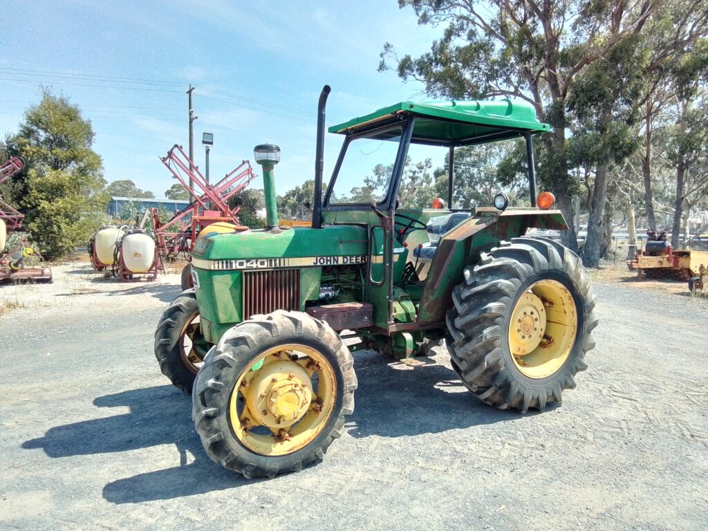 JOHN DEERE 1040 TRACTOR