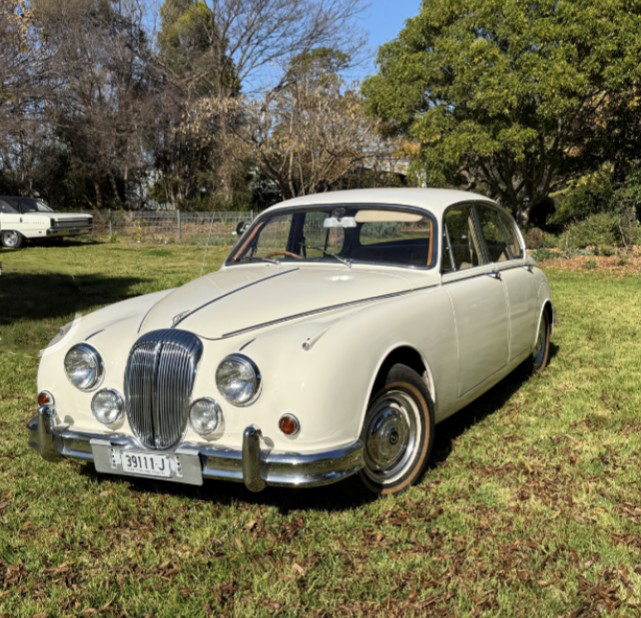 1963 DAIMLER 3 SP AUTOMATIC 4D SEDAN