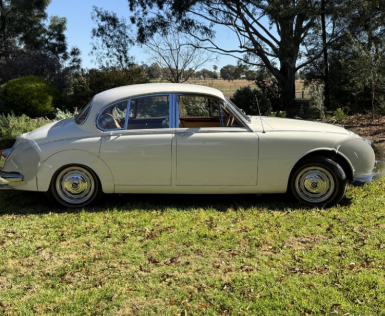 1963 DAIMLER 3 SP AUTOMATIC 4D SEDAN