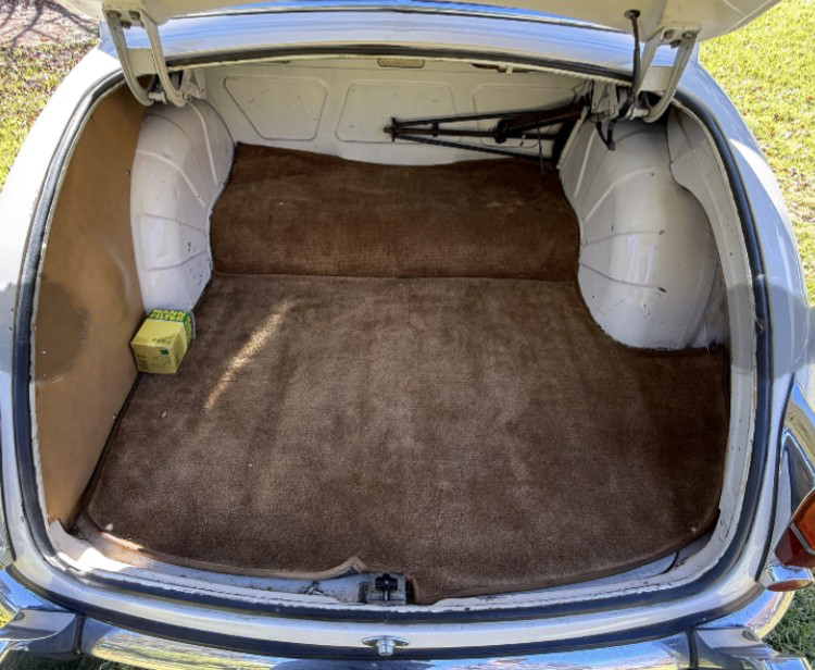 1963 DAIMLER 3 SP AUTOMATIC 4D SEDAN