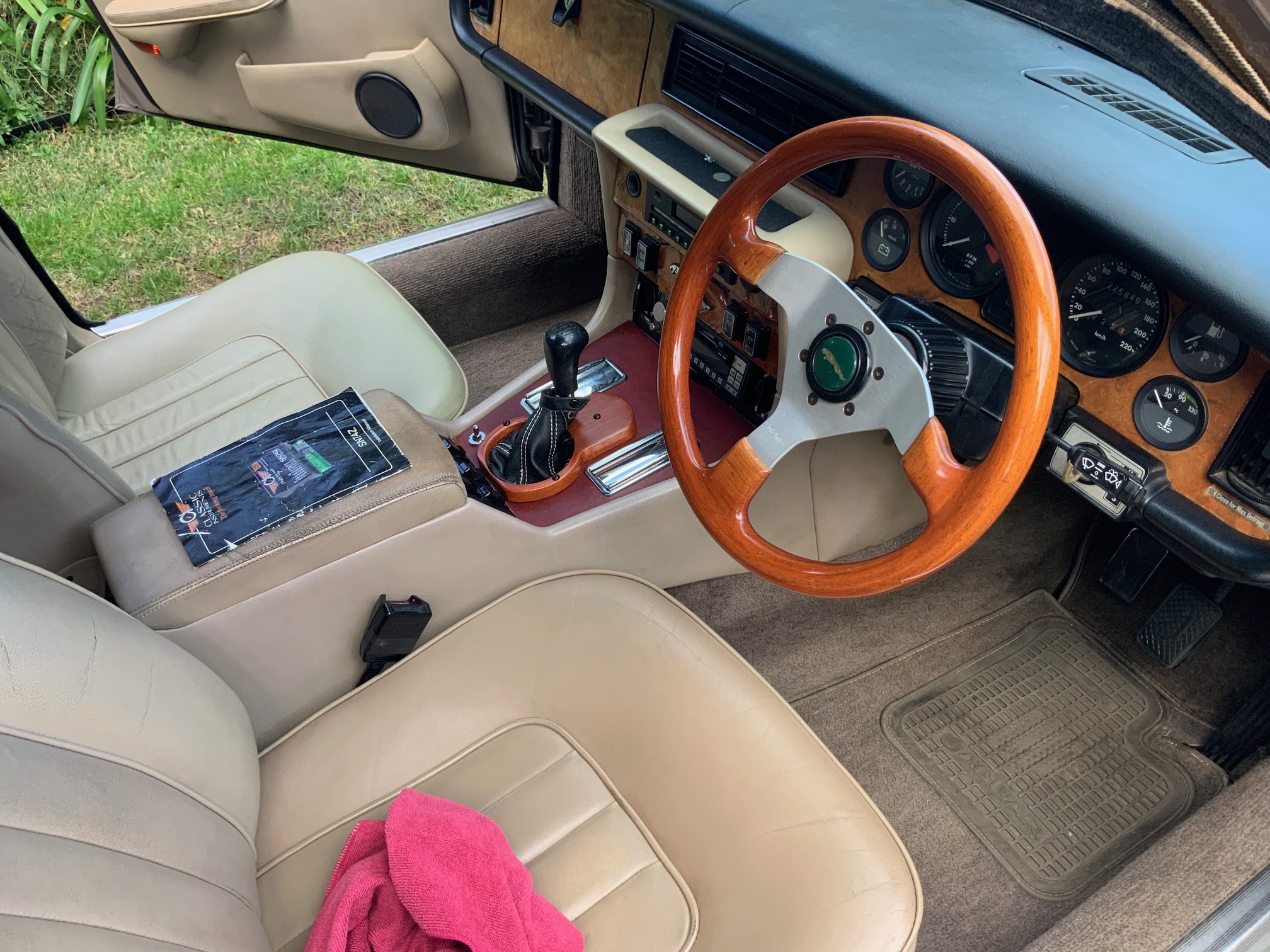 1985 JAGUAR XJ6 VANDEN PLAS 5 SP MANUAL 4 DR SEDAN