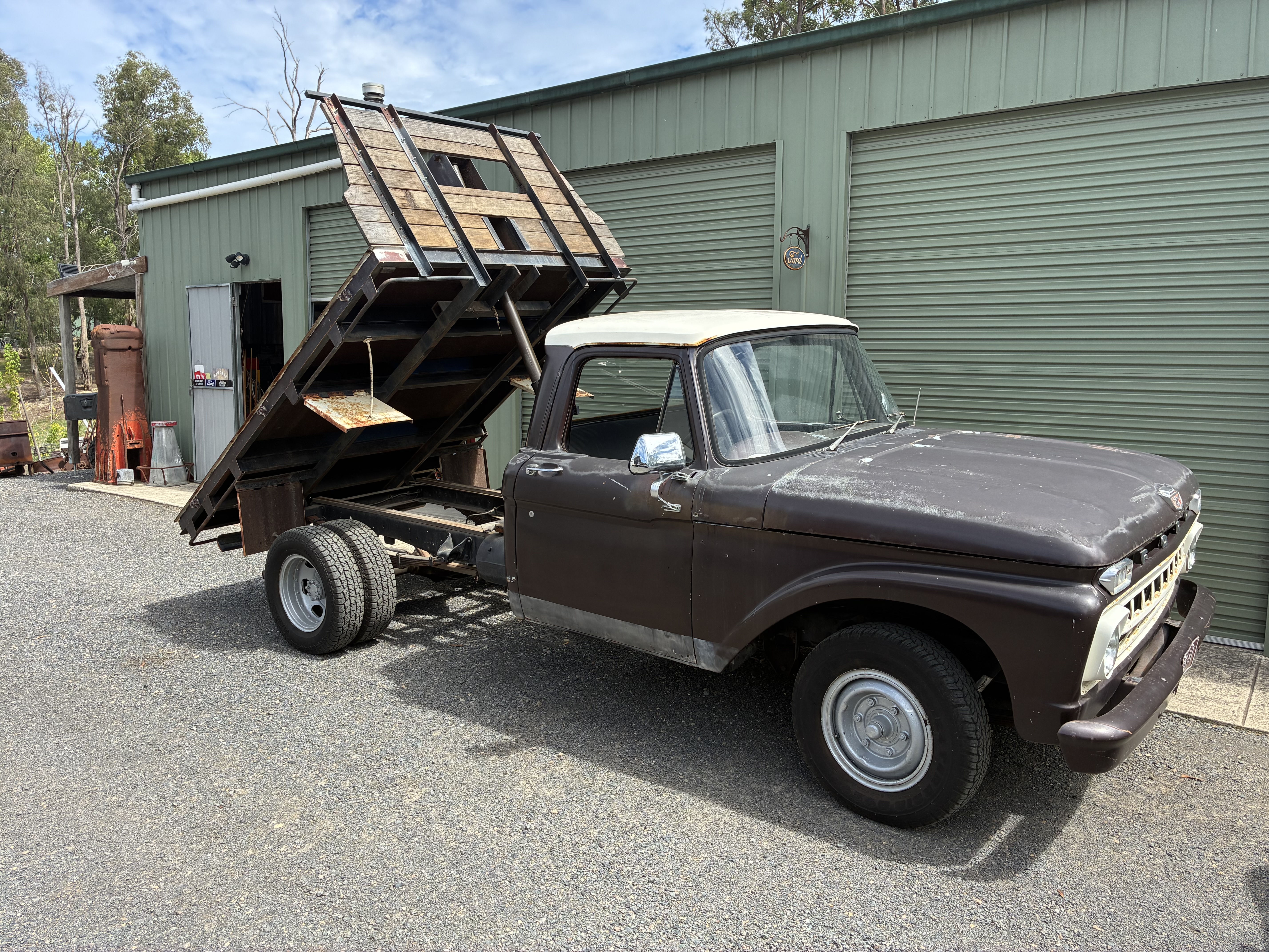 1965 FORD F-250 UTILITY