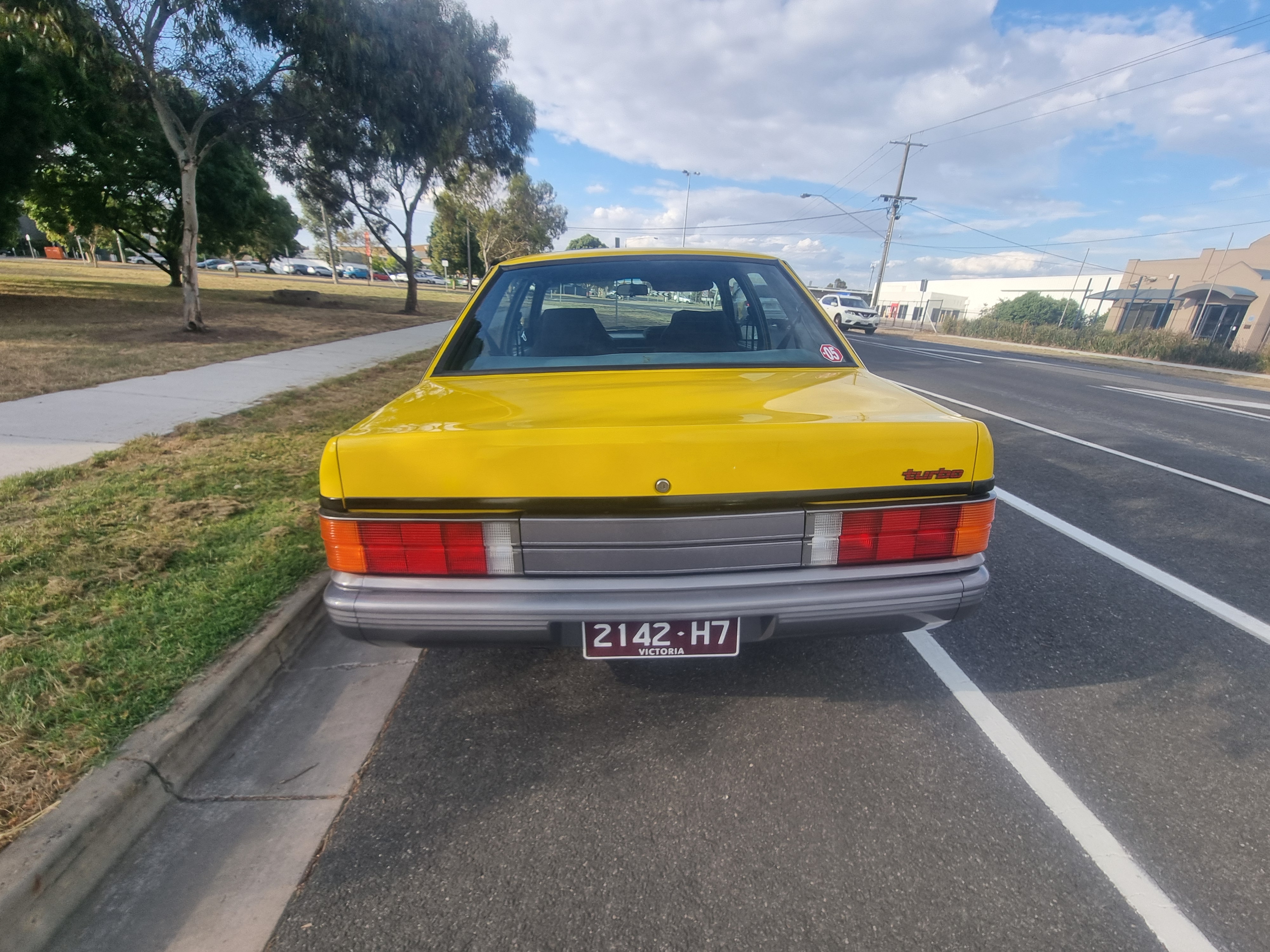 1986 HOLDEN COMMODORE VL 5 SPD MANUAL SEDAN