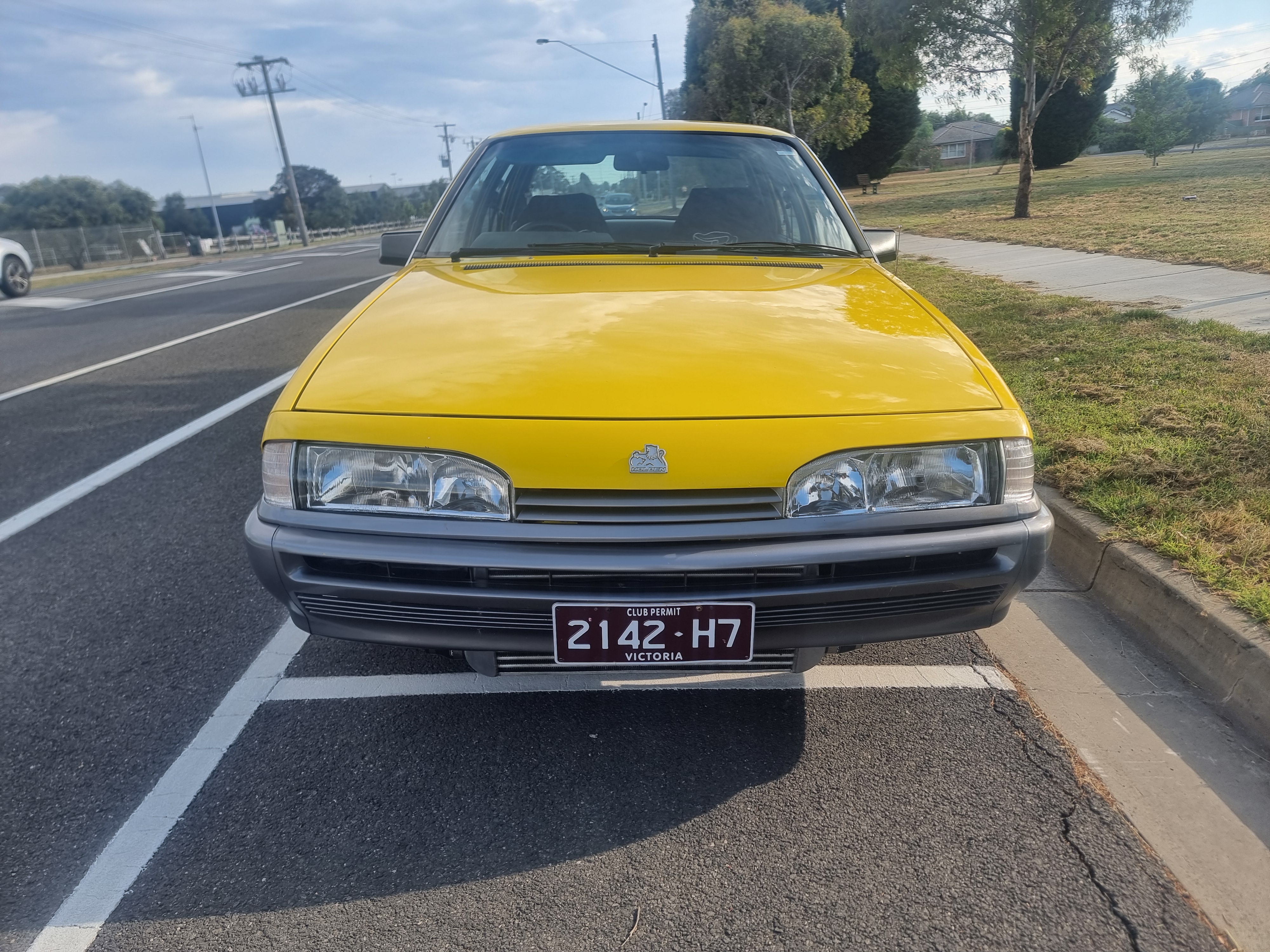 1986 HOLDEN COMMODORE VL 5 SPD MANUAL SEDAN