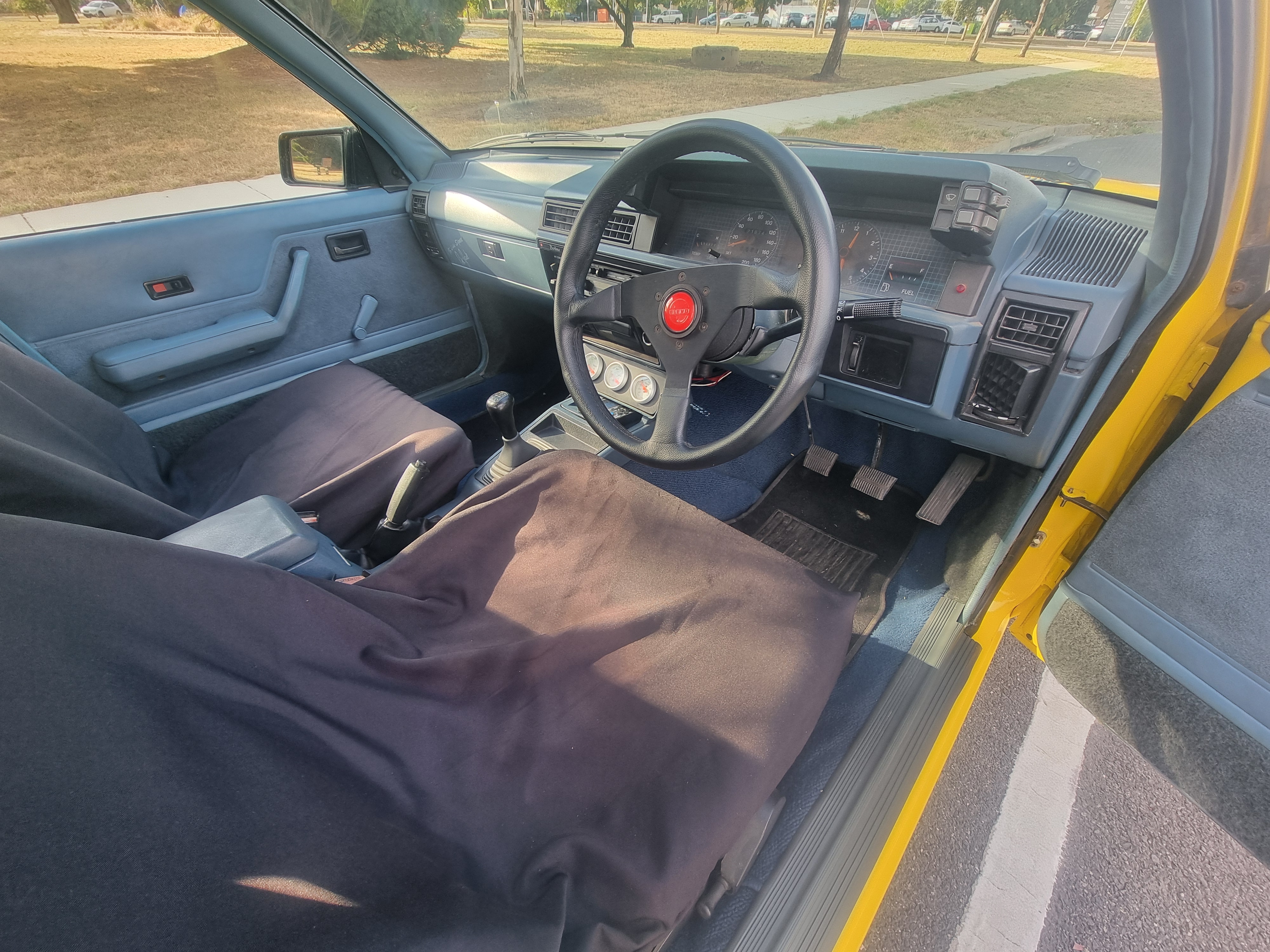 1986 HOLDEN COMMODORE VL 5 SPD MANUAL SEDAN