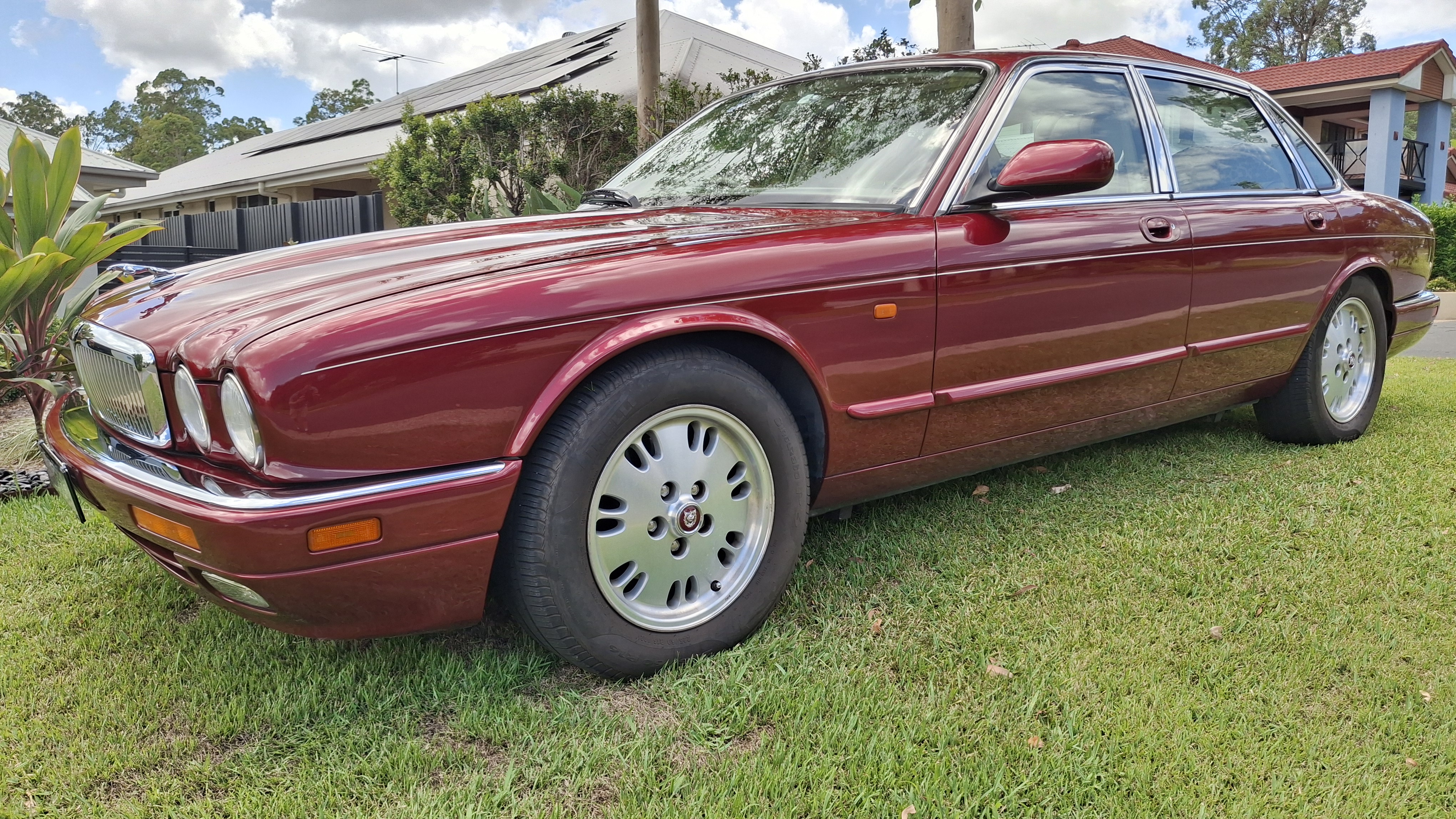 1995 JAGUAR SOVEREIGN X300 4D SEDAN