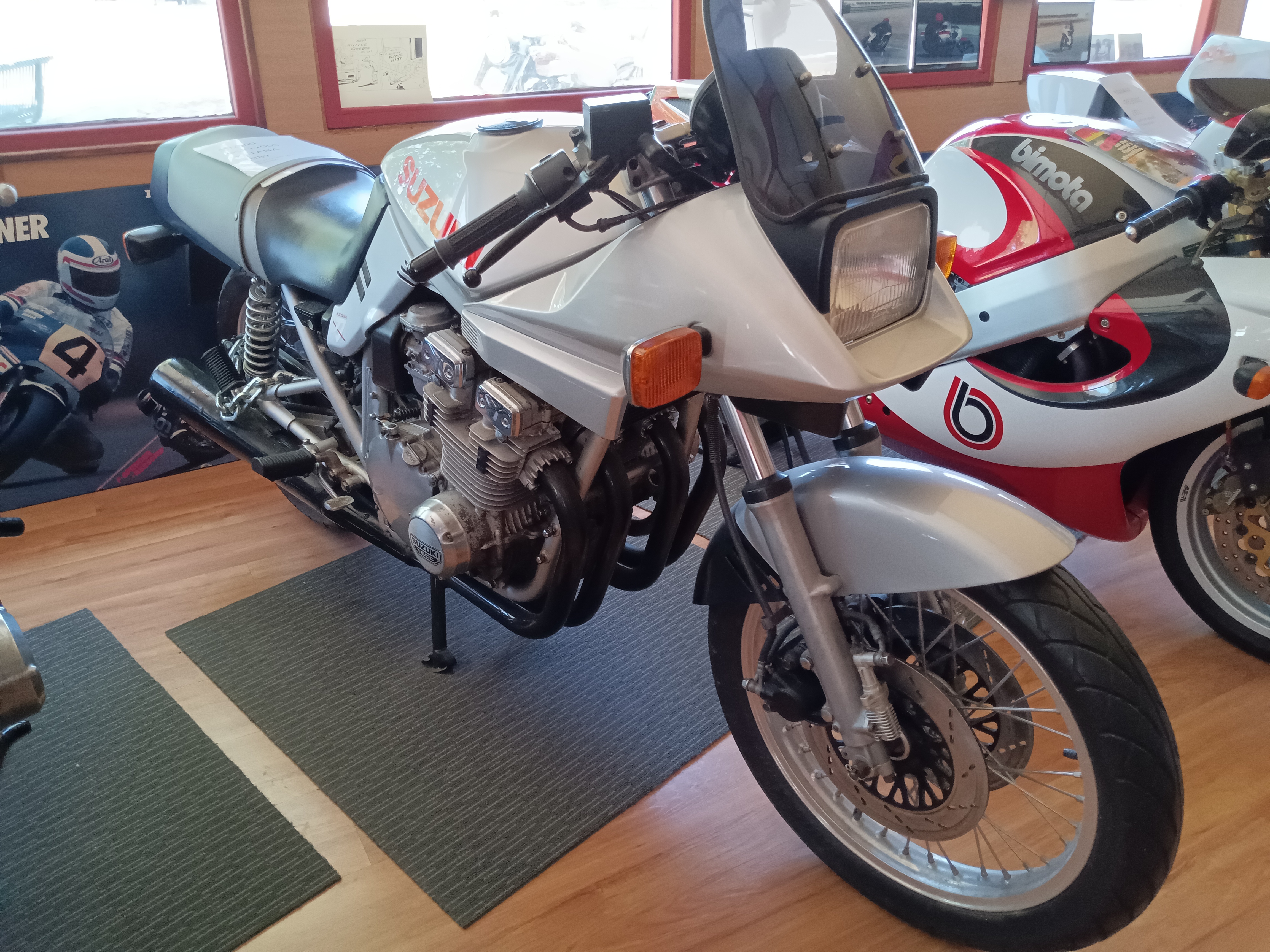 1981 SUZUKI GSX1100S KATANA ROAD