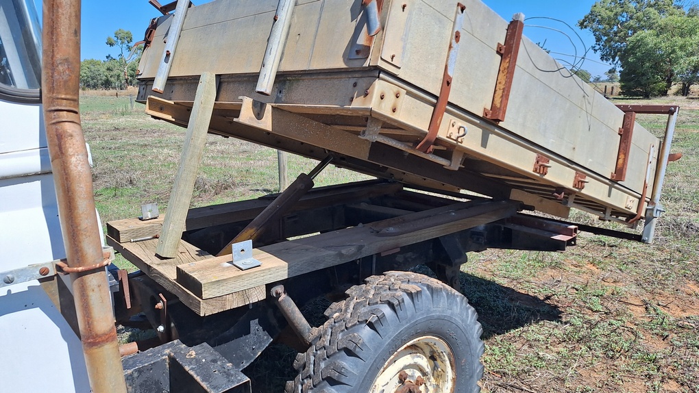 1967 LAND ROVER SERIES IIA TIPPER UNFINISHED PROJECT
